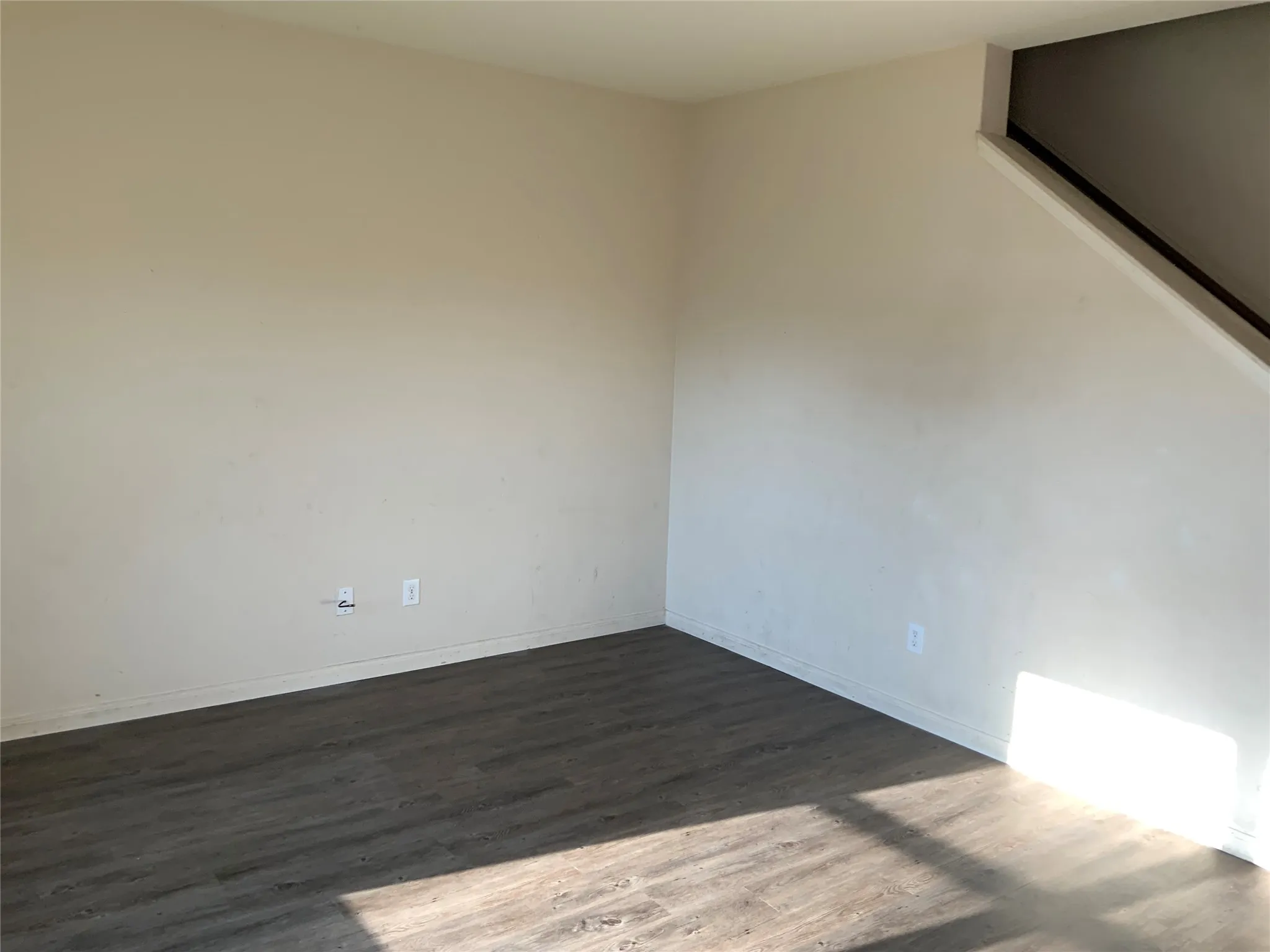 Wood-finish flooring with neutral wall tones