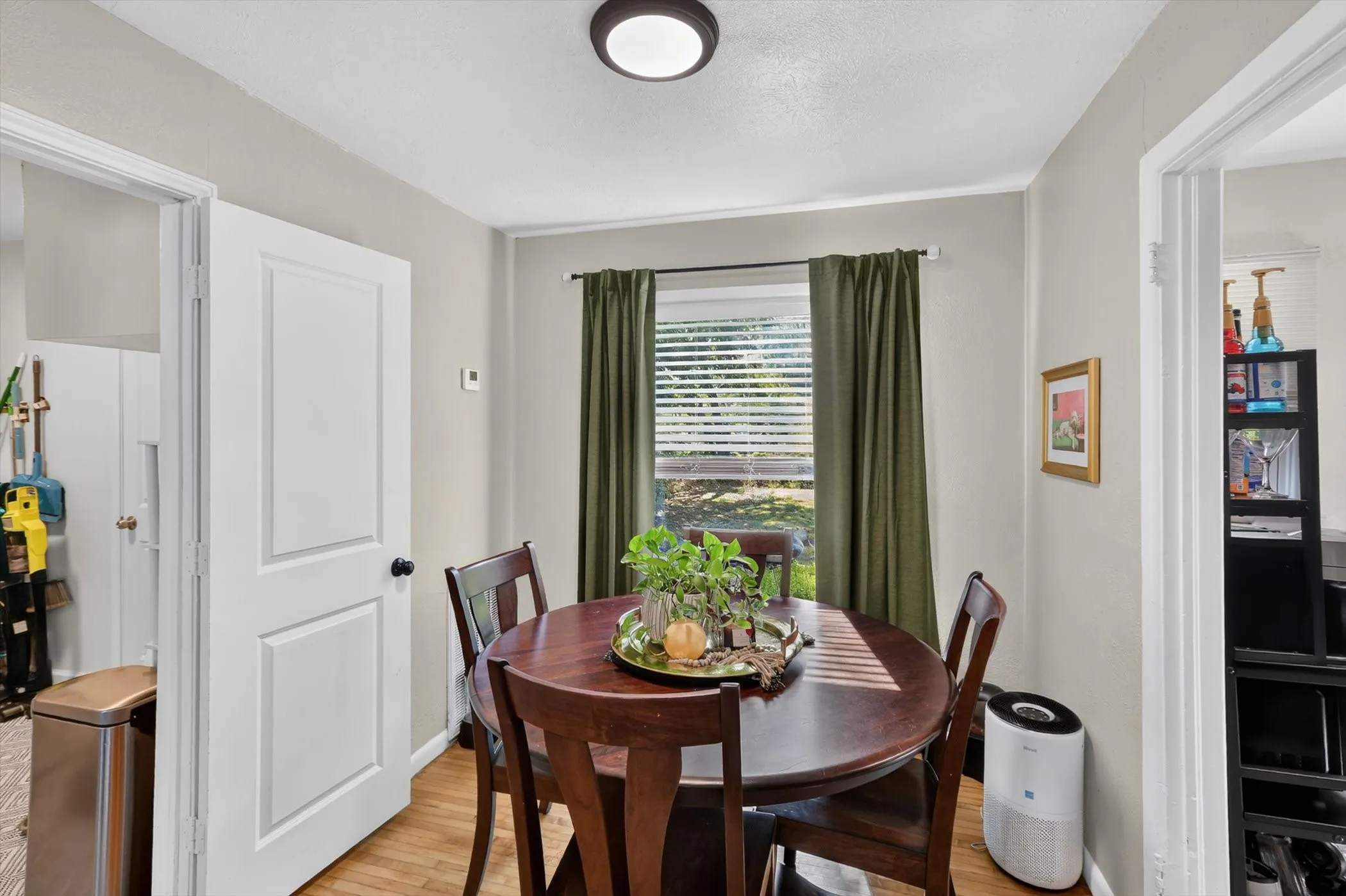 Single Family Residence For Rent in Dallas County , 10518 Dawn Drive, Dallas, Texas 75228, 3 Bedroom, 2 Bathroom, Garage spaces, 1,001 Sqft, built in 1950, mls#21387424, Real Estate Agent in Dallas, Homes For Rent in Dallas county, Homes For Rent in Dallas, Realtor in Dallas Texas, Real Estate Brokerage Independent Realty Texas, Luminita Cordes Realtor