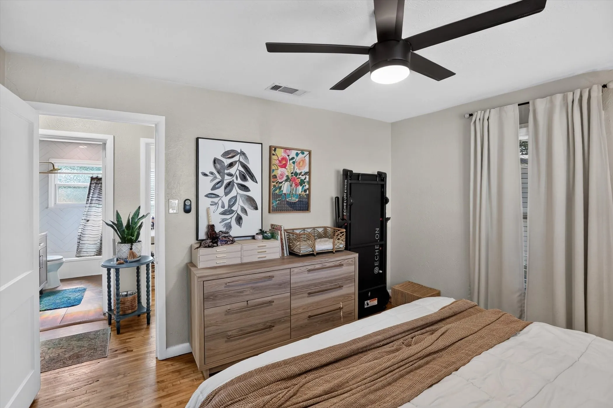 Single Family Residence For Rent in Dallas County , 10518 Dawn Drive, Dallas, Texas 75228, 3 Bedroom, 2 Bathroom, Garage spaces, 1,001 Sqft, built in 1950, mls#21387424, Real Estate Agent in Dallas, Homes For Rent in Dallas county, Homes For Rent in Dallas, Realtor in Dallas Texas, Real Estate Brokerage Independent Realty Texas, Luminita Cordes Realtor
