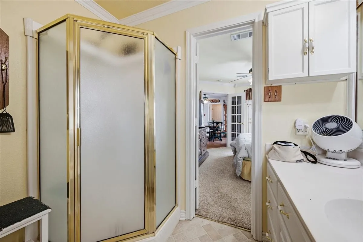 Single Family Residence For Sale in Ellis County , 510 E Avenue F, Midlothian, Texas 76065, 3 Bedroom, 2 Bathroom, 2 Garage spaces, 1,306 Sqft, built in 1999, mls#21387449, Real Estate Agent in Midlothian, Homes For Sale in Ellis county, Homes For Sale in Midlothian, Realtor in Midlothian Texas, Real Estate Brokerage Independent Realty Texas, Luminita Cordes Realtor