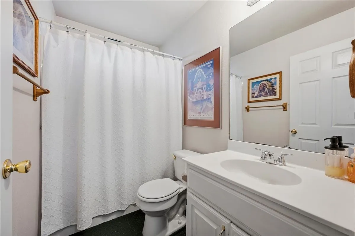 Single Family Residence For Sale in Ellis County , 510 E Avenue F, Midlothian, Texas 76065, 3 Bedroom, 2 Bathroom, 2 Garage spaces, 1,306 Sqft, built in 1999, mls#21387449, Real Estate Agent in Midlothian, Homes For Sale in Ellis county, Homes For Sale in Midlothian, Realtor in Midlothian Texas, Real Estate Brokerage Independent Realty Texas, Luminita Cordes Realtor