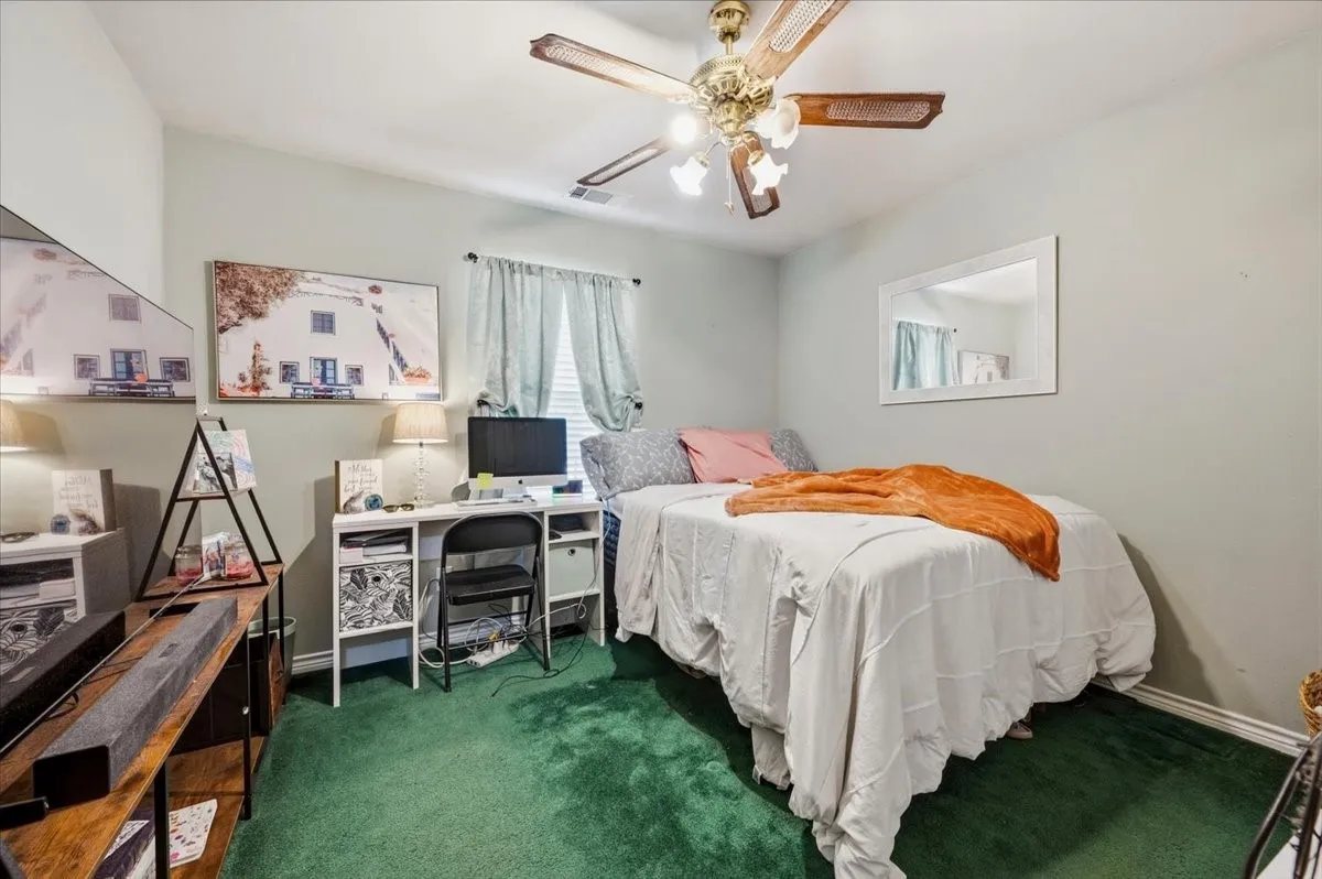 Single Family Residence For Sale in Ellis County , 510 E Avenue F, Midlothian, Texas 76065, 3 Bedroom, 2 Bathroom, 2 Garage spaces, 1,306 Sqft, built in 1999, mls#21387449, Real Estate Agent in Midlothian, Homes For Sale in Ellis county, Homes For Sale in Midlothian, Realtor in Midlothian Texas, Real Estate Brokerage Independent Realty Texas, Luminita Cordes Realtor