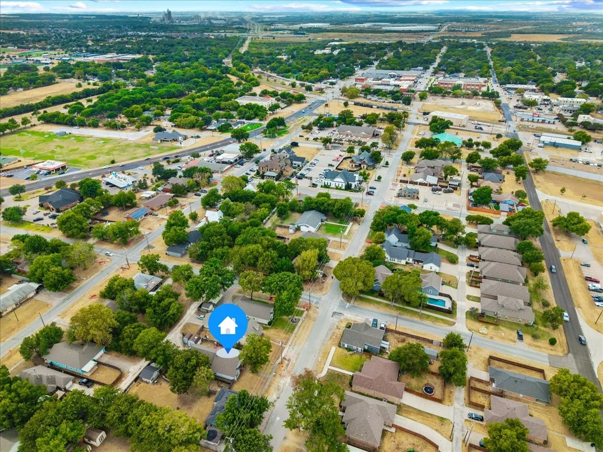 Single Family Residence For Sale in Ellis County , 510 E Avenue F, Midlothian, Texas 76065, 3 Bedroom, 2 Bathroom, 2 Garage spaces, 1,306 Sqft, built in 1999, mls#21387449, Real Estate Agent in Midlothian, Homes For Sale in Ellis county, Homes For Sale in Midlothian, Realtor in Midlothian Texas, Real Estate Brokerage Independent Realty Texas, Luminita Cordes Realtor