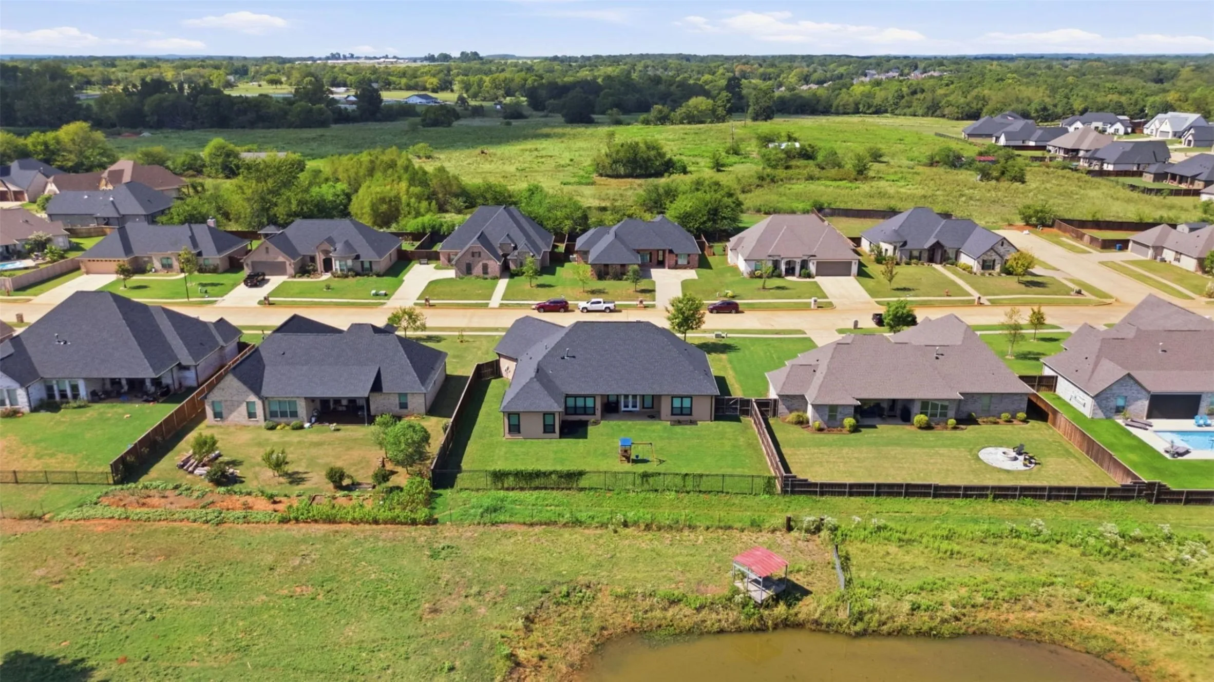Single Family Residence For Sale in Smith County , 264 Heritage Way, Bullard, Texas 75757, 4 Bedroom, 3 Bathroom, 2 Garage spaces, 2,757 Sqft, built in 2020, mls#21387173, Real Estate Agent in Bullard, Homes For Sale in Smith county, Homes For Sale in Bullard, Realtor in Bullard Texas, Real Estate Brokerage Independent Realty Texas, Luminita Cordes Realtor