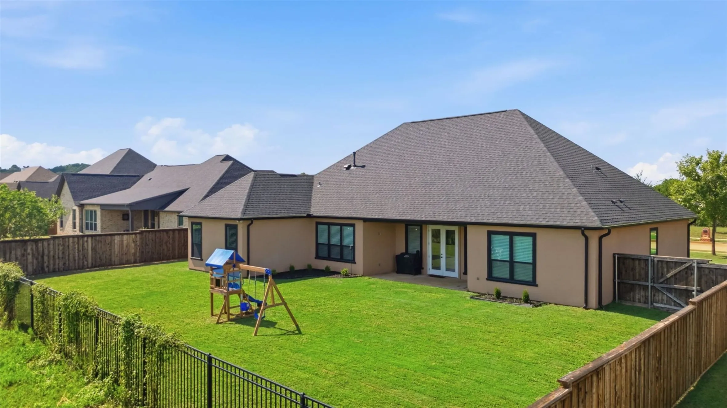 Single Family Residence For Sale in Smith County , 264 Heritage Way, Bullard, Texas 75757, 4 Bedroom, 3 Bathroom, 2 Garage spaces, 2,757 Sqft, built in 2020, mls#21387173, Real Estate Agent in Bullard, Homes For Sale in Smith county, Homes For Sale in Bullard, Realtor in Bullard Texas, Real Estate Brokerage Independent Realty Texas, Luminita Cordes Realtor