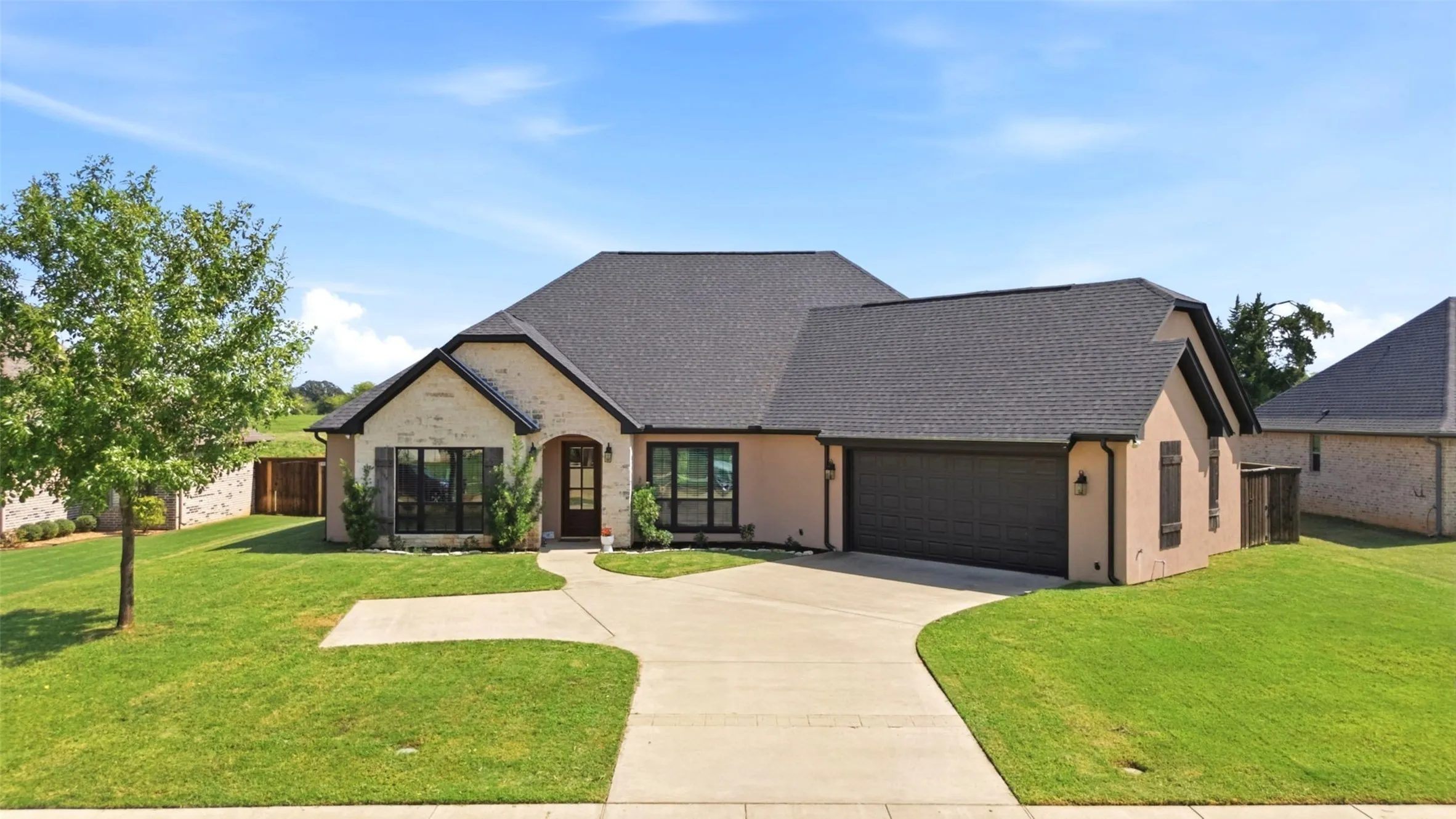 Single Family Residence For Sale in Smith County , 264 Heritage Way, Bullard, Texas 75757, 4 Bedroom, 3 Bathroom, 2 Garage spaces, 2,757 Sqft, built in 2020, mls#21387173, Real Estate Agent in Bullard, Homes For Sale in Smith county, Homes For Sale in Bullard, Realtor in Bullard Texas, Real Estate Brokerage Independent Realty Texas, Luminita Cordes Realtor
