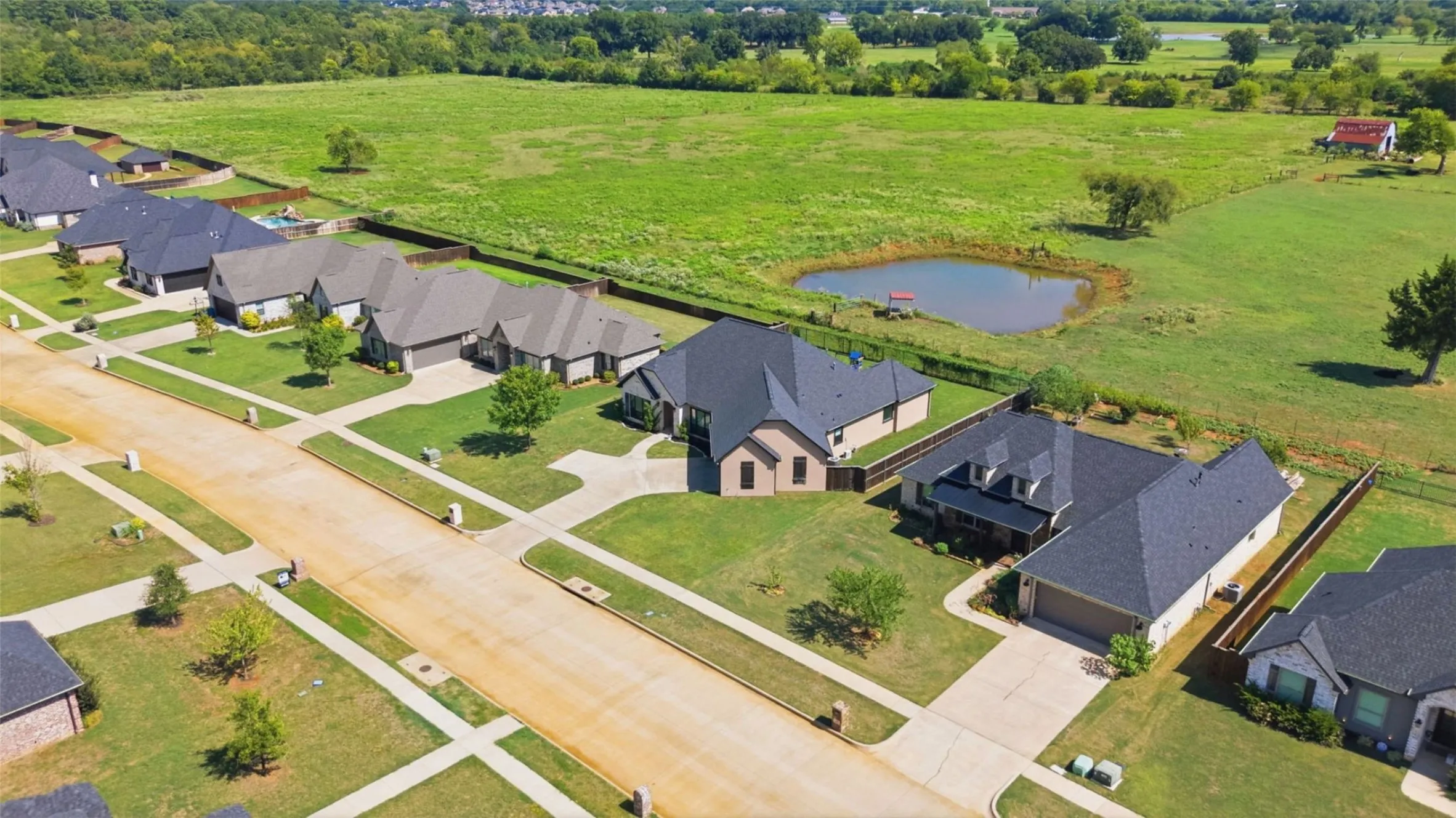 Single Family Residence For Sale in Smith County , 264 Heritage Way, Bullard, Texas 75757, 4 Bedroom, 3 Bathroom, 2 Garage spaces, 2,757 Sqft, built in 2020, mls#21387173, Real Estate Agent in Bullard, Homes For Sale in Smith county, Homes For Sale in Bullard, Realtor in Bullard Texas, Real Estate Brokerage Independent Realty Texas, Luminita Cordes Realtor