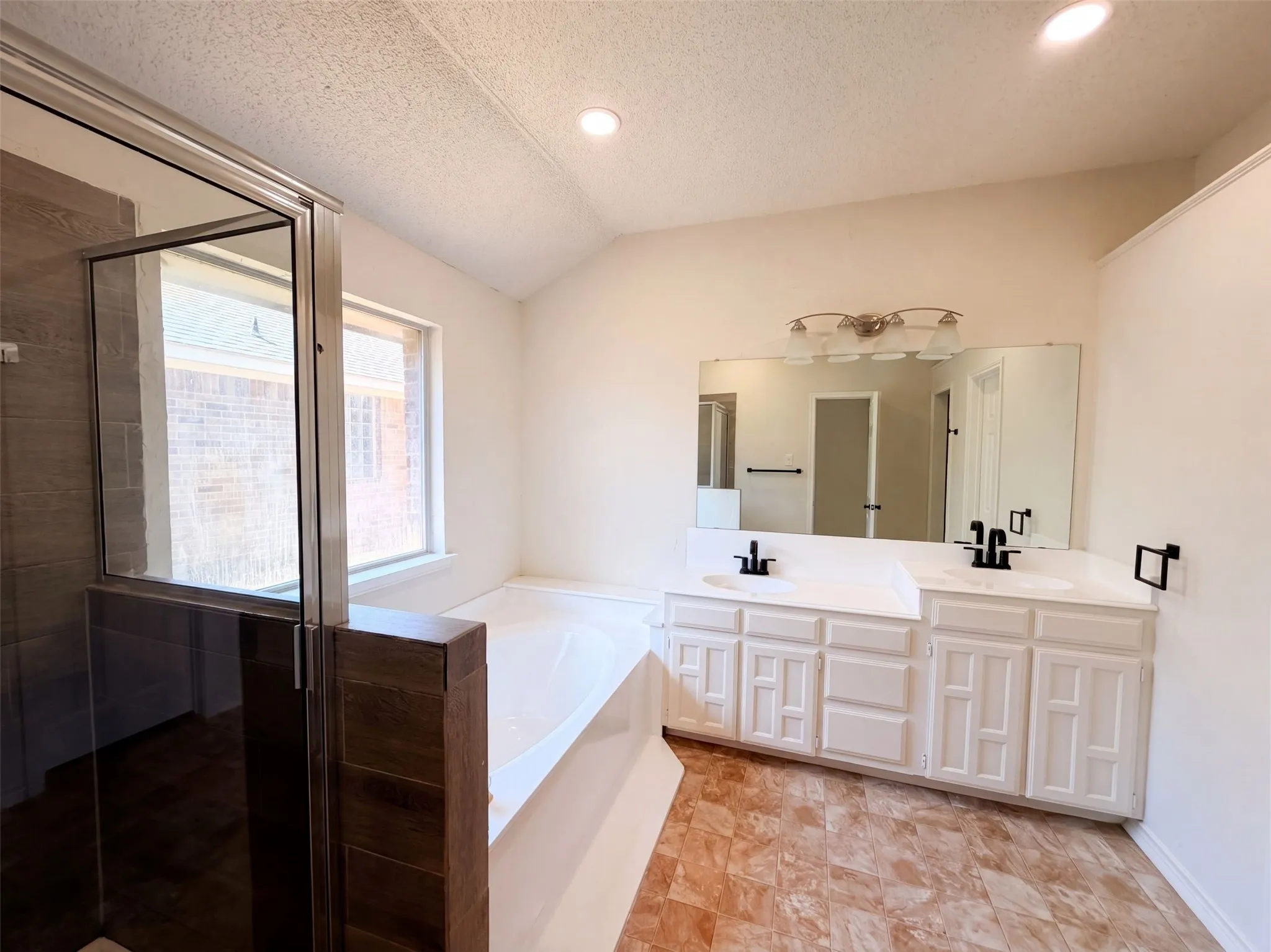 Single Family Residence For Sale in Dallas County , 2522 Palisades Place, Mesquite, Texas 75181, 4 Bedroom, 2 Bathroom, 2 Garage spaces, 2,065 Sqft, built in 1992, mls#21387463, Real Estate Agent in Mesquite, Homes For Sale in Dallas county, Homes For Sale in Mesquite, Realtor in Mesquite Texas, Real Estate Brokerage Independent Realty Texas, Luminita Cordes Realtor