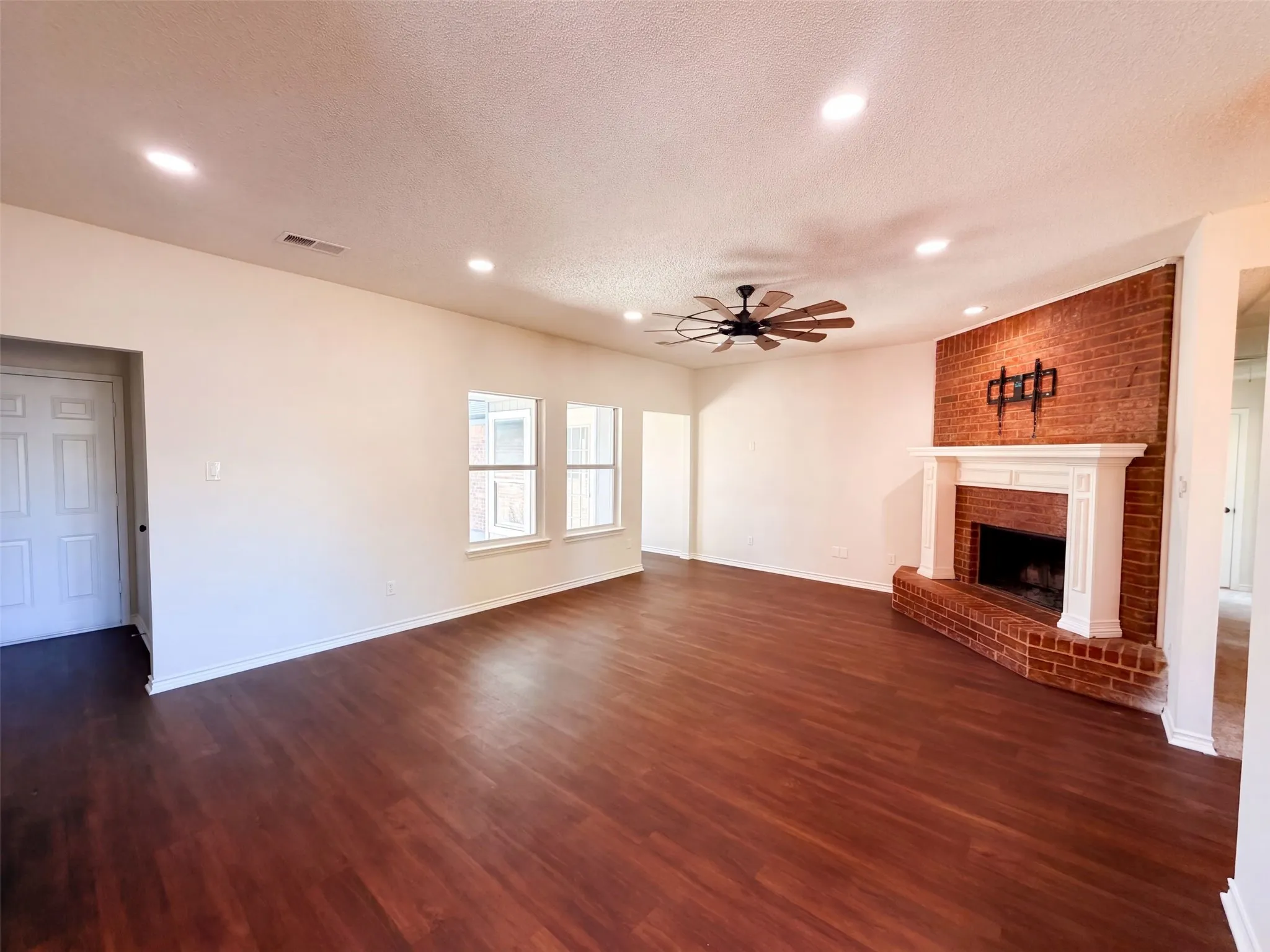 Single Family Residence For Sale in Dallas County , 2522 Palisades Place, Mesquite, Texas 75181, 4 Bedroom, 2 Bathroom, 2 Garage spaces, 2,065 Sqft, built in 1992, mls#21387463, Real Estate Agent in Mesquite, Homes For Sale in Dallas county, Homes For Sale in Mesquite, Realtor in Mesquite Texas, Real Estate Brokerage Independent Realty Texas, Luminita Cordes Realtor