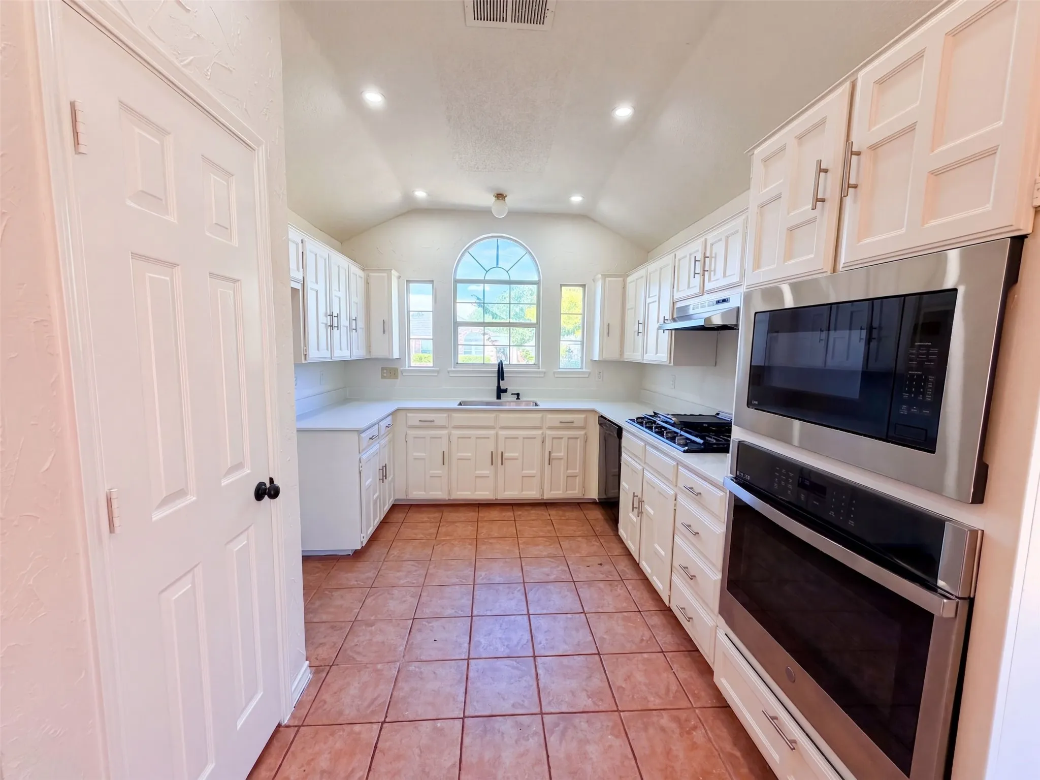Single Family Residence For Sale in Dallas County , 2522 Palisades Place, Mesquite, Texas 75181, 4 Bedroom, 2 Bathroom, 2 Garage spaces, 2,065 Sqft, built in 1992, mls#21387463, Real Estate Agent in Mesquite, Homes For Sale in Dallas county, Homes For Sale in Mesquite, Realtor in Mesquite Texas, Real Estate Brokerage Independent Realty Texas, Luminita Cordes Realtor
