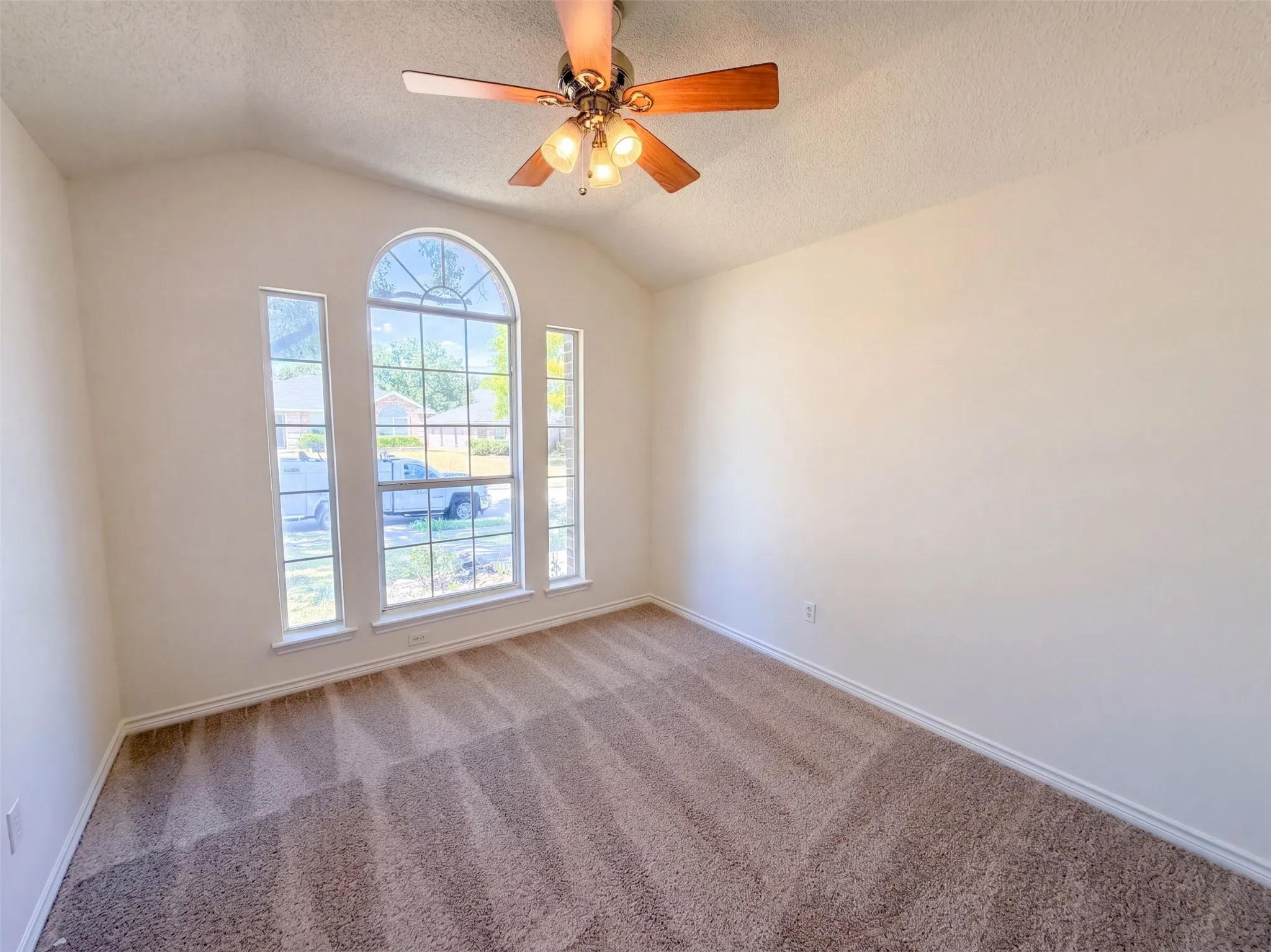 Single Family Residence For Sale in Dallas County , 2522 Palisades Place, Mesquite, Texas 75181, 4 Bedroom, 2 Bathroom, 2 Garage spaces, 2,065 Sqft, built in 1992, mls#21387463, Real Estate Agent in Mesquite, Homes For Sale in Dallas county, Homes For Sale in Mesquite, Realtor in Mesquite Texas, Real Estate Brokerage Independent Realty Texas, Luminita Cordes Realtor
