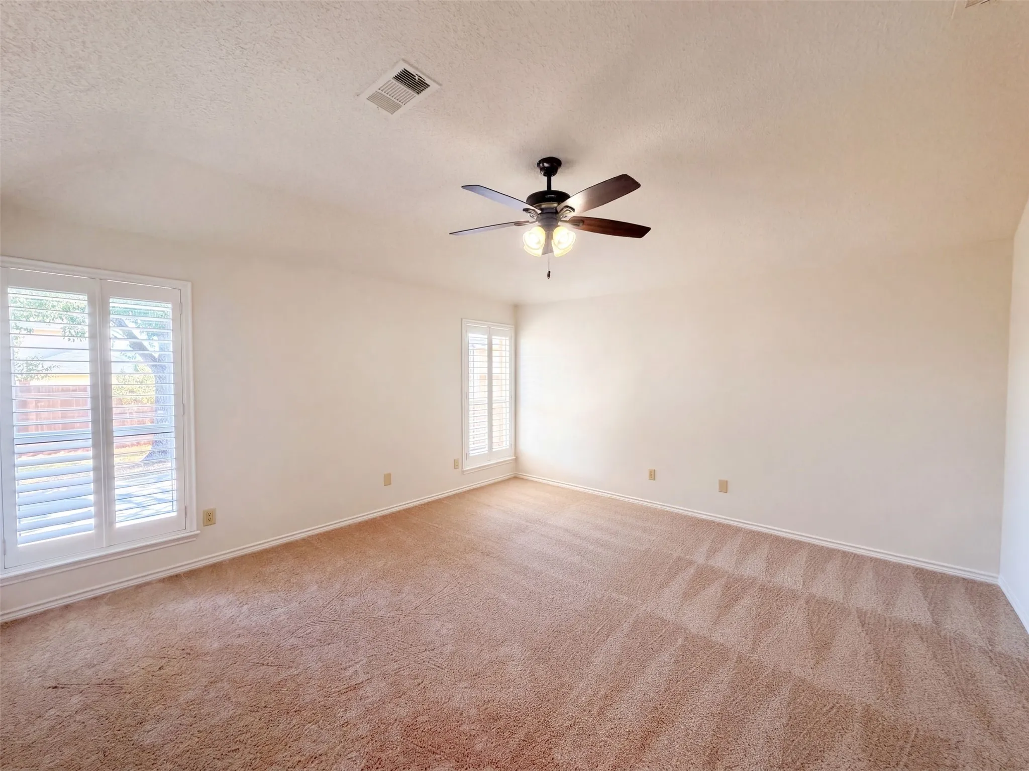 Single Family Residence For Sale in Dallas County , 2522 Palisades Place, Mesquite, Texas 75181, 4 Bedroom, 2 Bathroom, 2 Garage spaces, 2,065 Sqft, built in 1992, mls#21387463, Real Estate Agent in Mesquite, Homes For Sale in Dallas county, Homes For Sale in Mesquite, Realtor in Mesquite Texas, Real Estate Brokerage Independent Realty Texas, Luminita Cordes Realtor