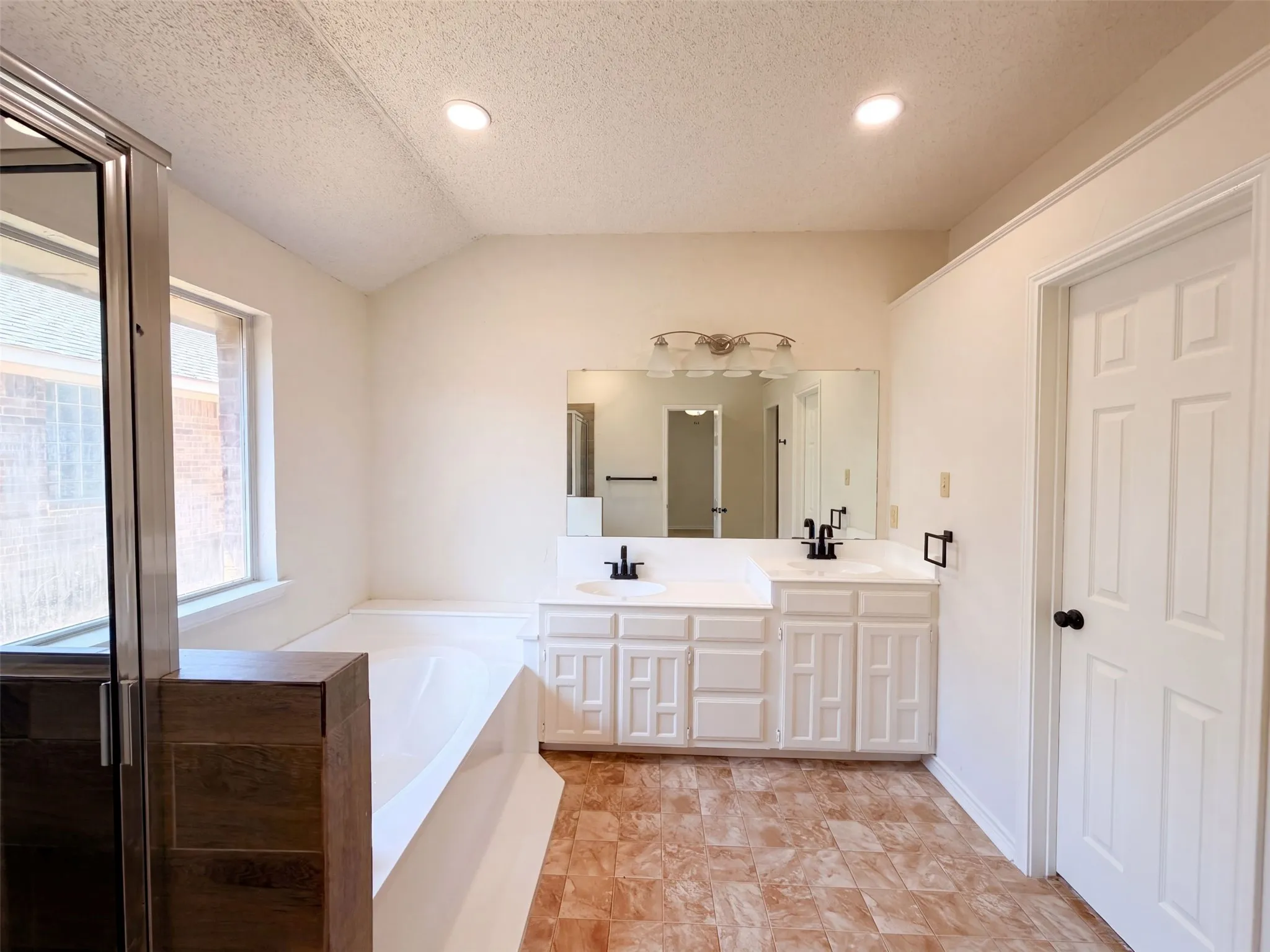Single Family Residence For Sale in Dallas County , 2522 Palisades Place, Mesquite, Texas 75181, 4 Bedroom, 2 Bathroom, 2 Garage spaces, 2,065 Sqft, built in 1992, mls#21387463, Real Estate Agent in Mesquite, Homes For Sale in Dallas county, Homes For Sale in Mesquite, Realtor in Mesquite Texas, Real Estate Brokerage Independent Realty Texas, Luminita Cordes Realtor