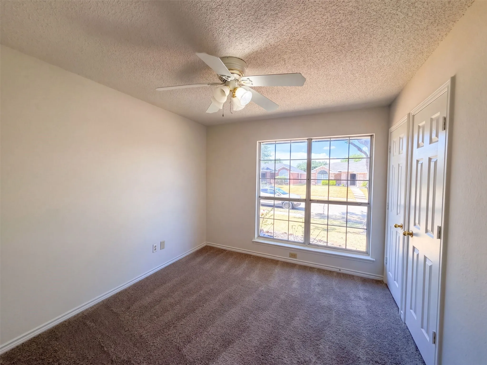 Single Family Residence For Sale in Dallas County , 2522 Palisades Place, Mesquite, Texas 75181, 4 Bedroom, 2 Bathroom, 2 Garage spaces, 2,065 Sqft, built in 1992, mls#21387463, Real Estate Agent in Mesquite, Homes For Sale in Dallas county, Homes For Sale in Mesquite, Realtor in Mesquite Texas, Real Estate Brokerage Independent Realty Texas, Luminita Cordes Realtor