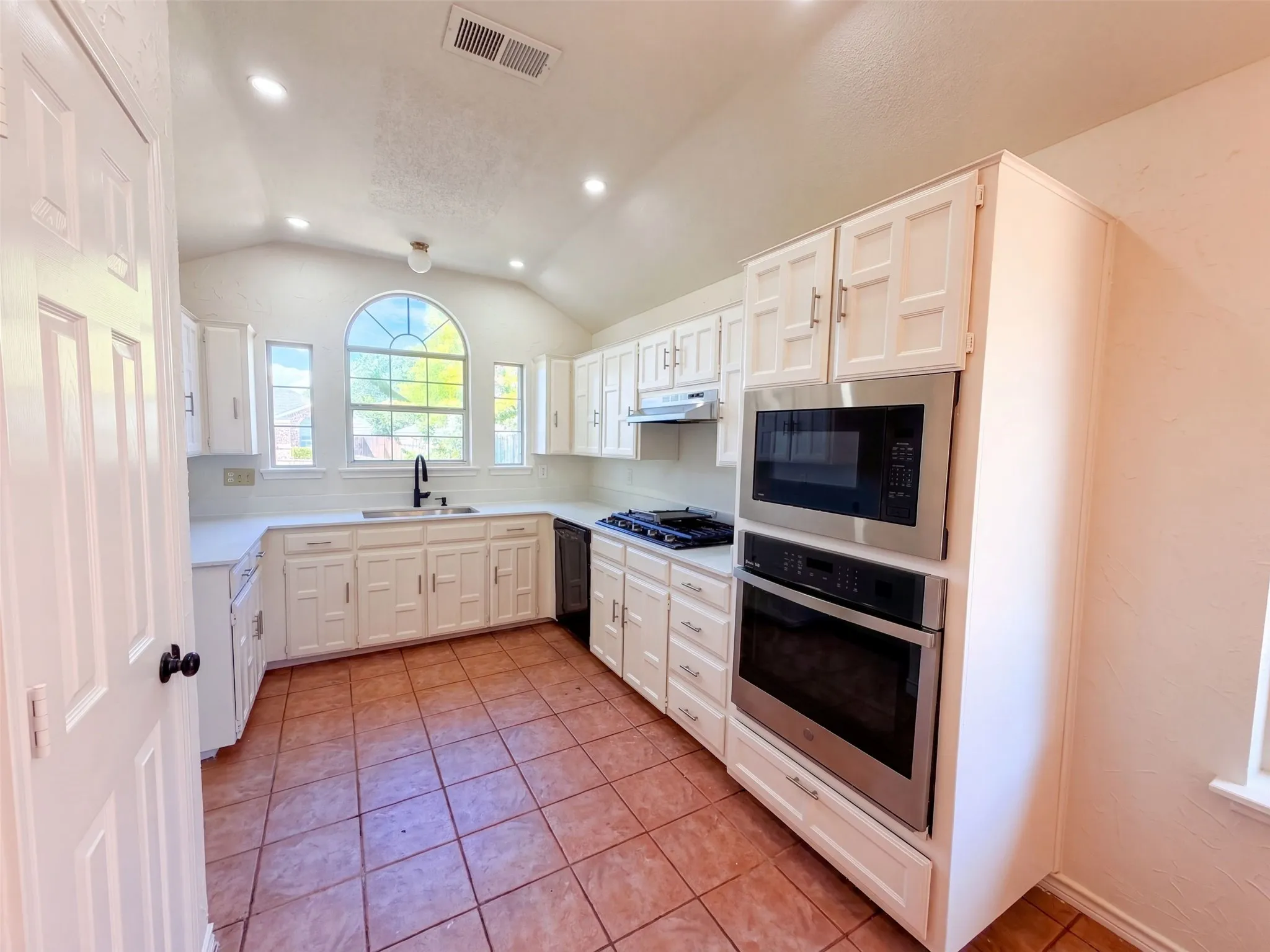 Single Family Residence For Sale in Dallas County , 2522 Palisades Place, Mesquite, Texas 75181, 4 Bedroom, 2 Bathroom, 2 Garage spaces, 2,065 Sqft, built in 1992, mls#21387463, Real Estate Agent in Mesquite, Homes For Sale in Dallas county, Homes For Sale in Mesquite, Realtor in Mesquite Texas, Real Estate Brokerage Independent Realty Texas, Luminita Cordes Realtor