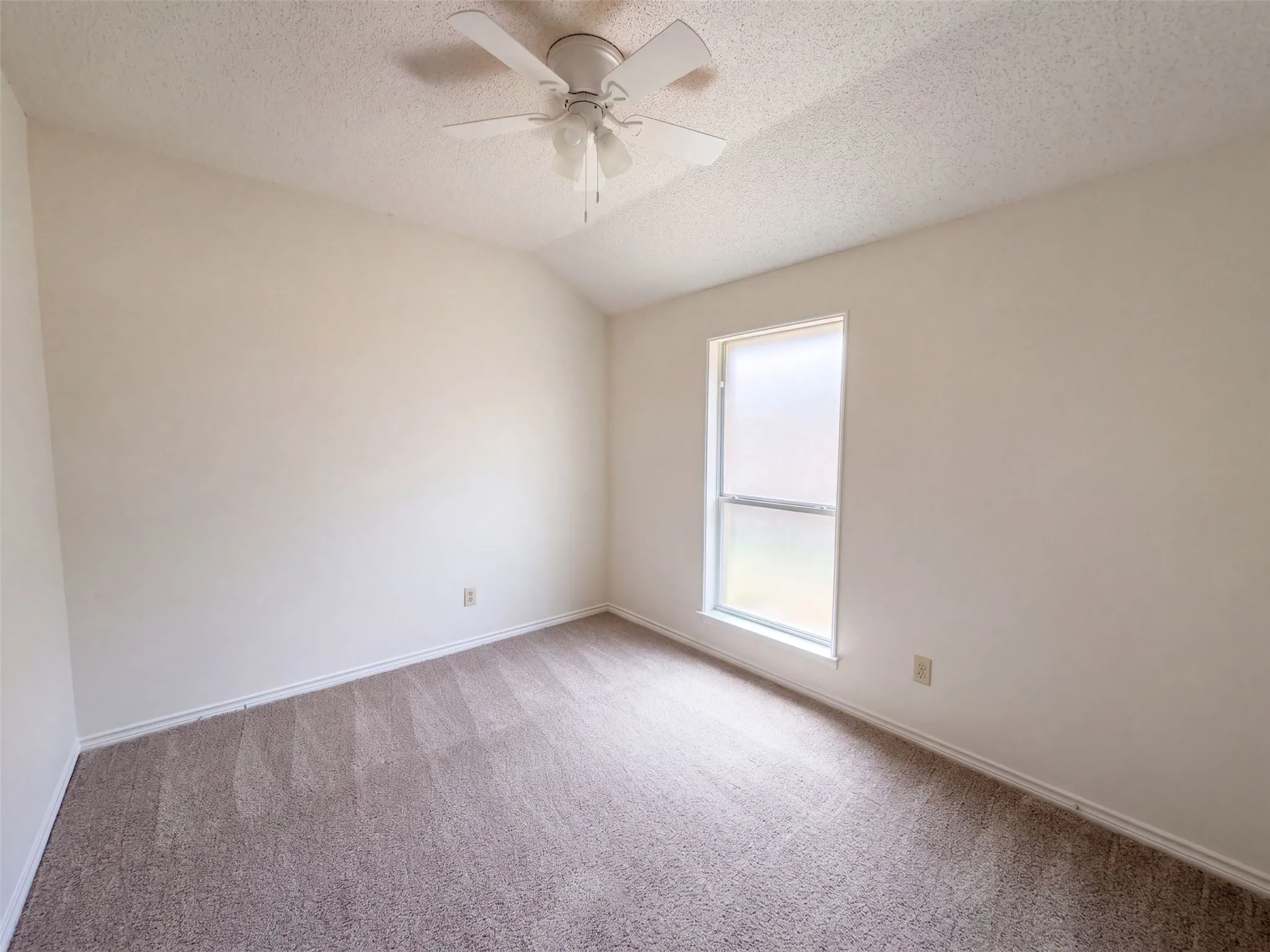 Single Family Residence For Sale in Dallas County , 2522 Palisades Place, Mesquite, Texas 75181, 4 Bedroom, 2 Bathroom, 2 Garage spaces, 2,065 Sqft, built in 1992, mls#21387463, Real Estate Agent in Mesquite, Homes For Sale in Dallas county, Homes For Sale in Mesquite, Realtor in Mesquite Texas, Real Estate Brokerage Independent Realty Texas, Luminita Cordes Realtor
