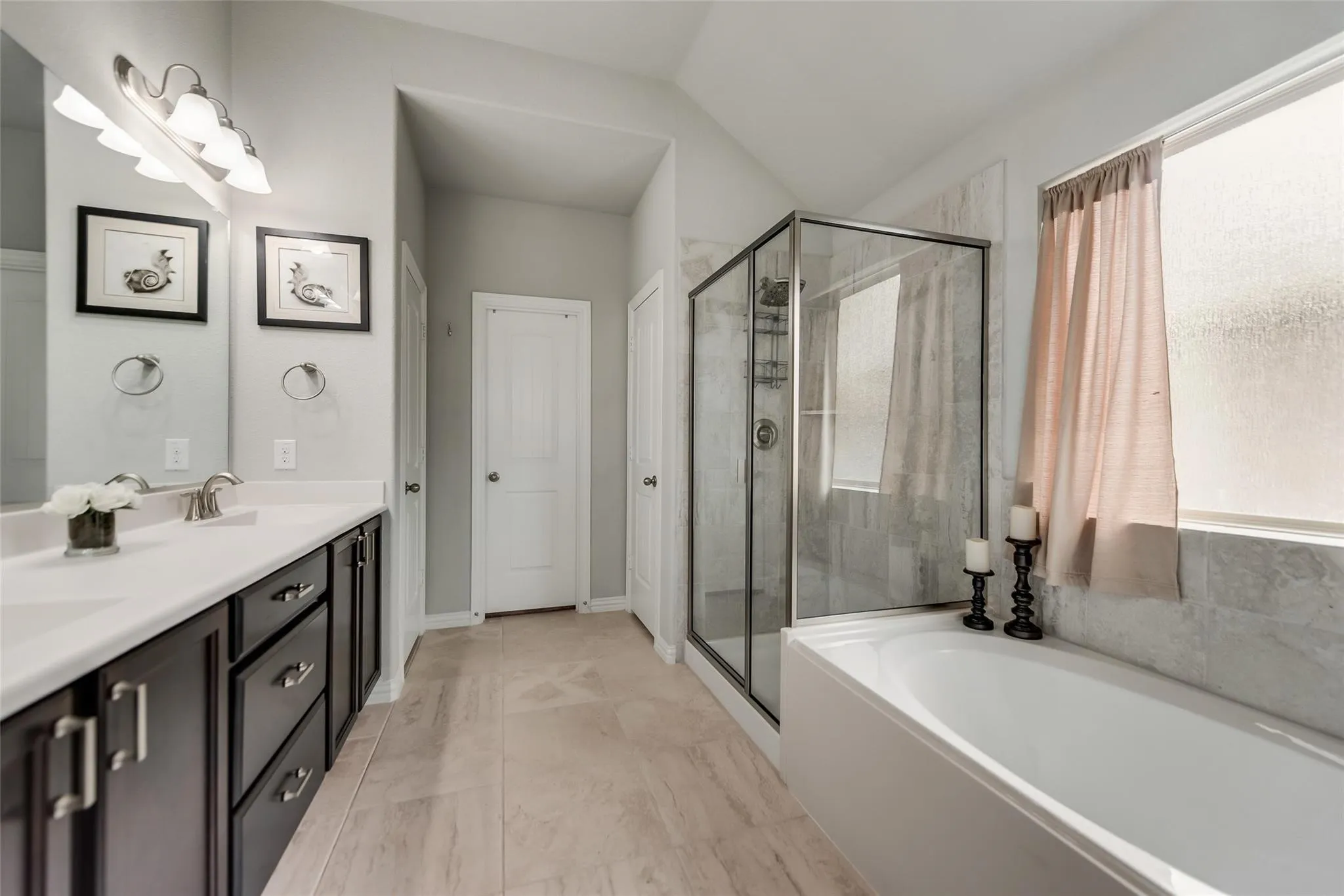 Single Family Residence For Rent in Rockwall County , 639 Devonshire Drive, Fate, Texas 75189, 4 Bedroom, 3 Bathroom, 2 Garage spaces, 2,129 Sqft, built in 2019, mls#21386092, Real Estate Agent in Fate, Homes For Rent in Rockwall county, Homes For Rent in Fate, Realtor in Fate Texas, Real Estate Brokerage Independent Realty Texas, Luminita Cordes Realtor