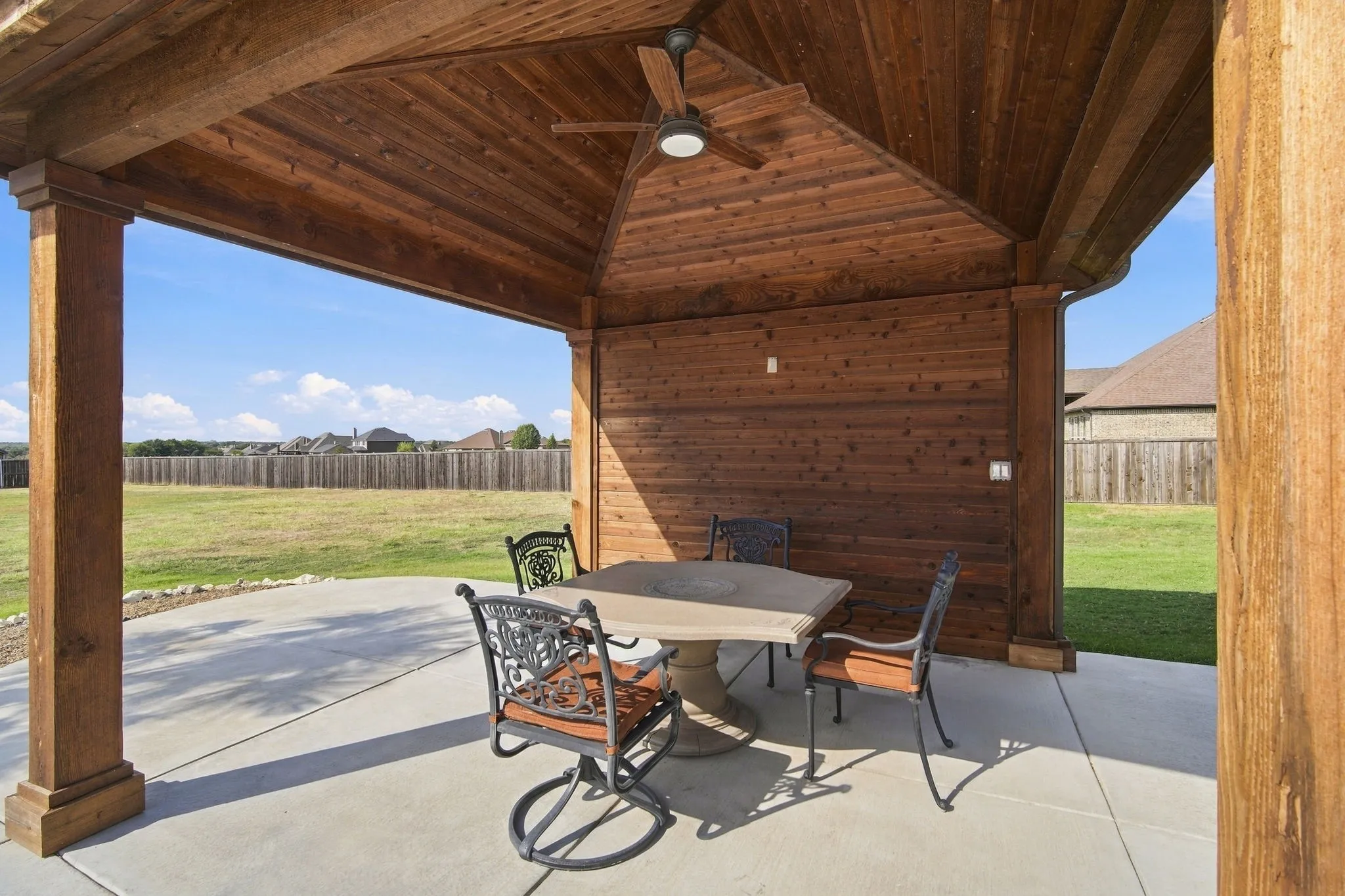 Single Family Residence For Sale in Ellis County , 5620 Limestone Lane, Midlothian, Texas 76065, 4 Bedroom, 3 Bathroom, 3 Garage spaces, 3,233 Sqft, built in 2017, mls#21387136, Real Estate Agent in Midlothian, Homes For Sale in Ellis county, Homes For Sale in Midlothian, Realtor in Midlothian Texas, Real Estate Brokerage Independent Realty Texas, Luminita Cordes Realtor