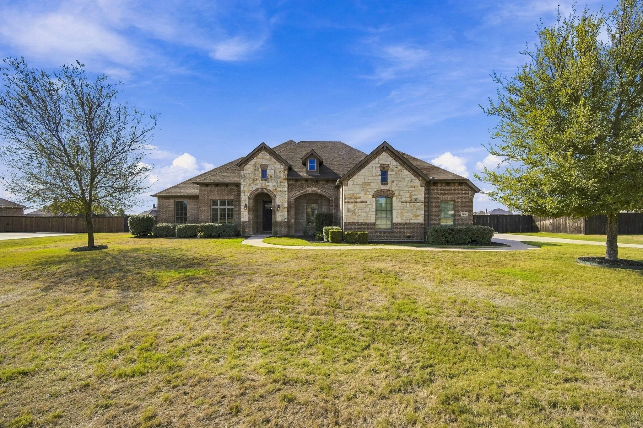 Single Family Residence For Sale in Ellis County , 5620 Limestone Lane, Midlothian, Texas 76065, 4 Bedroom, 3 Bathroom, 3 Garage spaces, 3,233 Sqft, built in 2017, mls#21387136, Real Estate Agent in Midlothian, Homes For Sale in Ellis county, Homes For Sale in Midlothian, Realtor in Midlothian Texas, Real Estate Brokerage Independent Realty Texas, Luminita Cordes Realtor