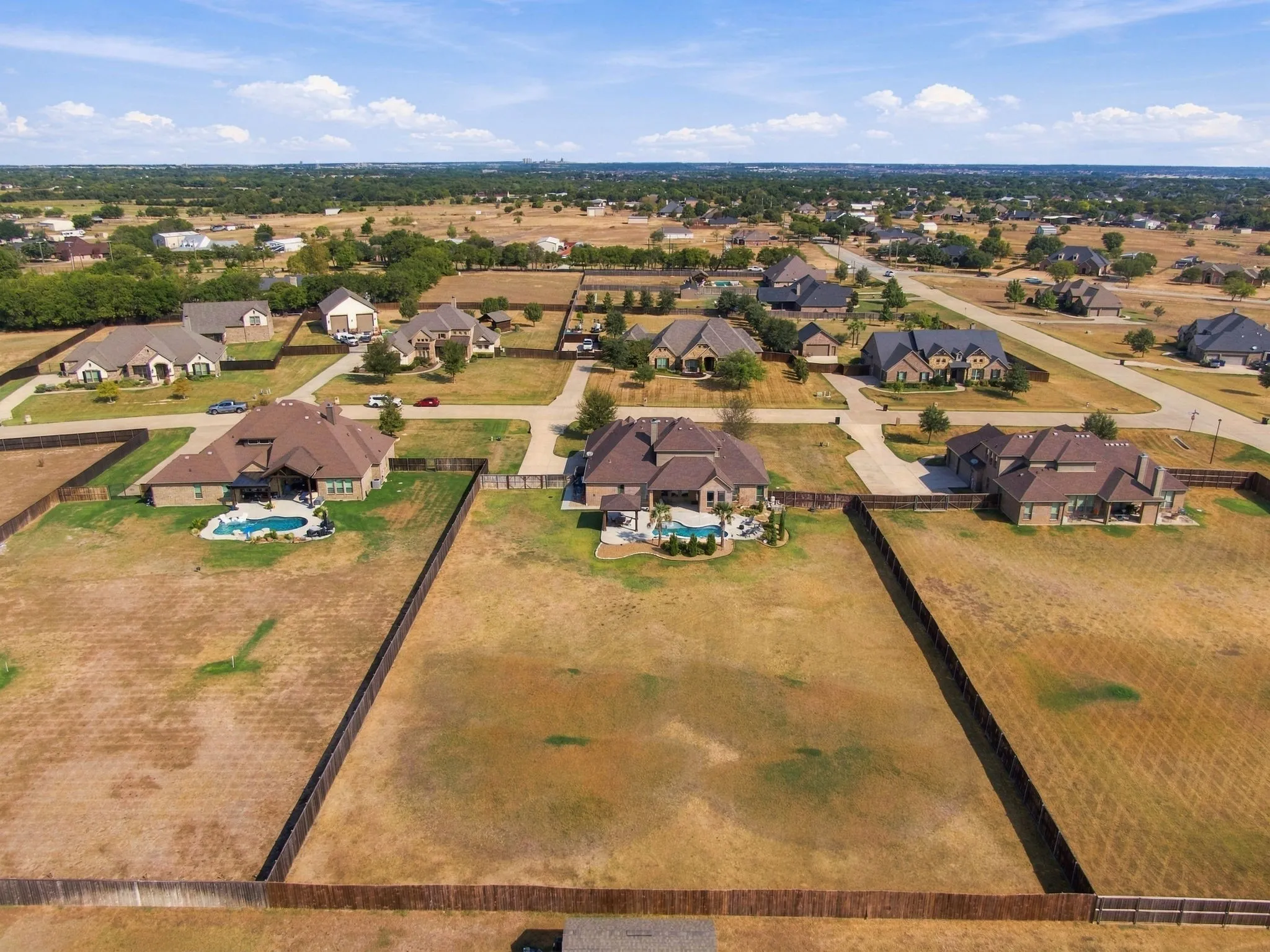 Single Family Residence For Sale in Ellis County , 5620 Limestone Lane, Midlothian, Texas 76065, 4 Bedroom, 3 Bathroom, 3 Garage spaces, 3,233 Sqft, built in 2017, mls#21387136, Real Estate Agent in Midlothian, Homes For Sale in Ellis county, Homes For Sale in Midlothian, Realtor in Midlothian Texas, Real Estate Brokerage Independent Realty Texas, Luminita Cordes Realtor
