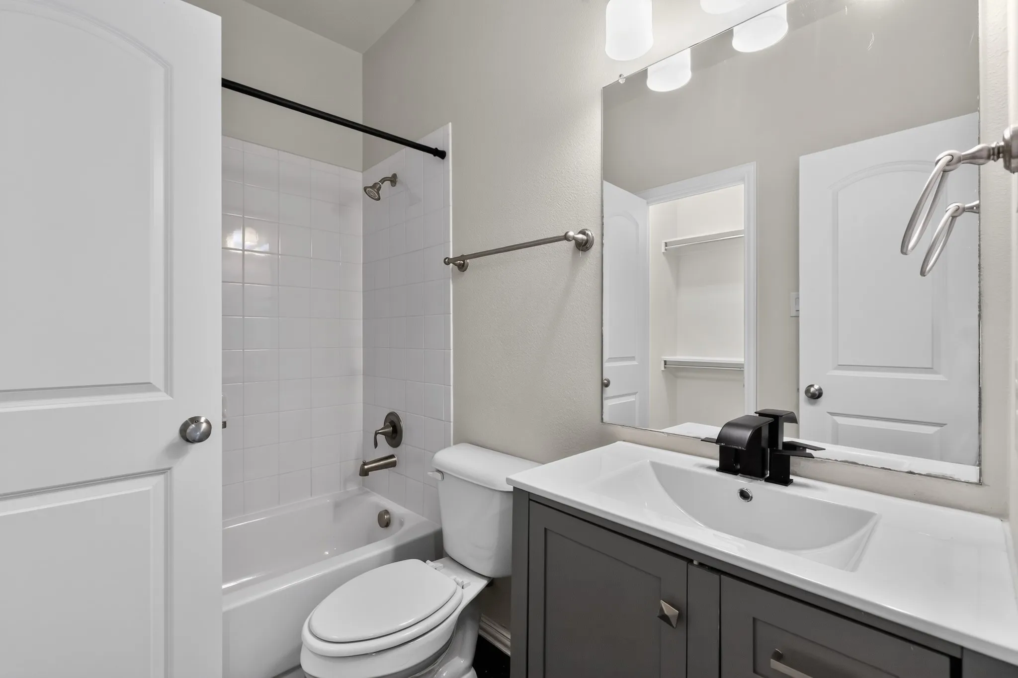 Single Family Residence For Rent in Denton County , 3131 Callander, The Colony, Texas 75056, 4 Bedroom, 6 Bathroom, 4 Garage spaces, 4,816 Sqft, built in 2014, mls#21387471, Real Estate Agent in The Colony, Homes For Rent in Denton county, Homes For Rent in The Colony, Realtor in The Colony Texas, Real Estate Brokerage Independent Realty Texas, Luminita Cordes Realtor