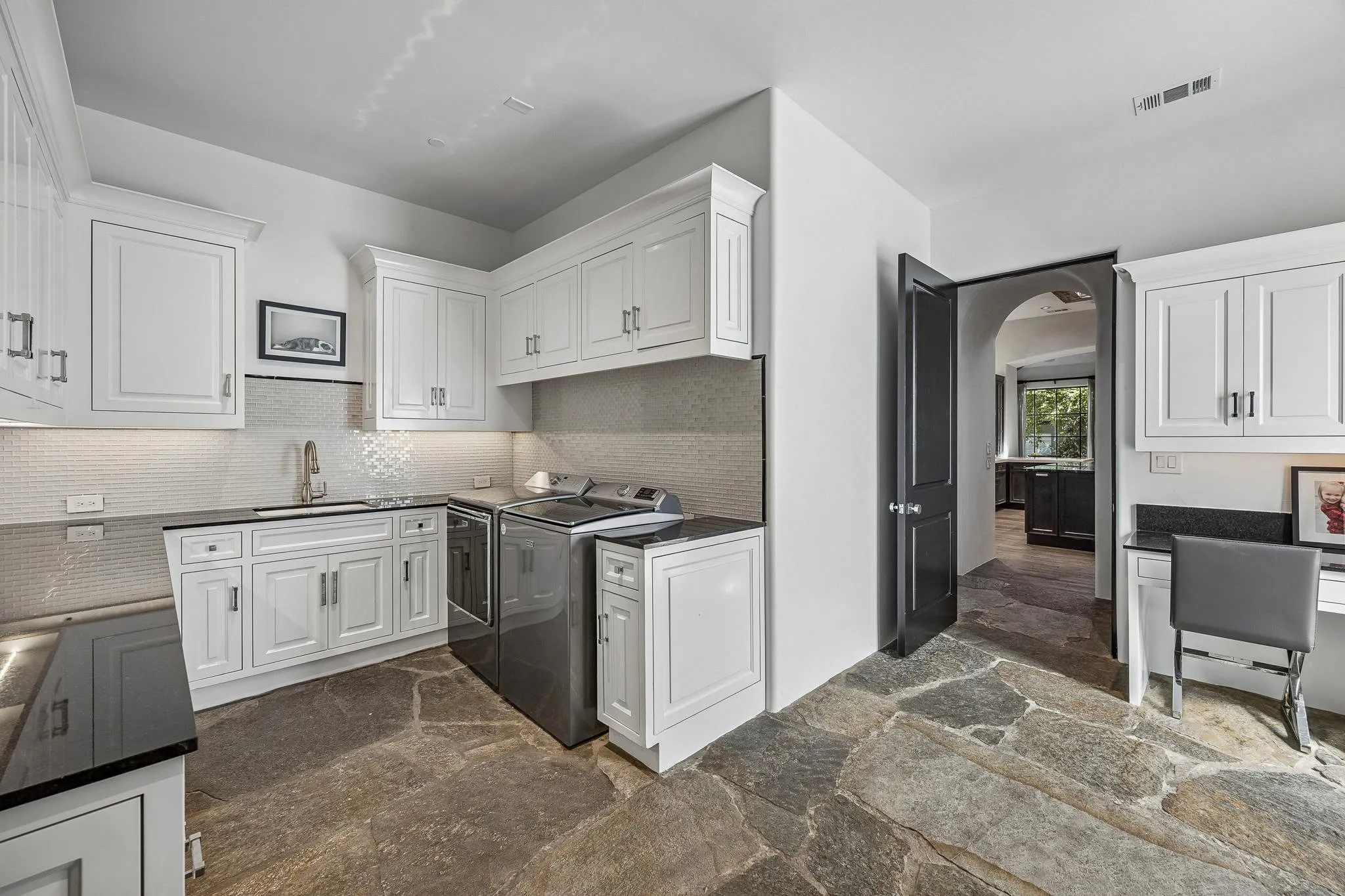 Single Family Residence For Sale in Dallas County , 6107 Northwood Road, Dallas, Texas 75225, 5 Bedroom, 6 Bathroom, 3 Garage spaces, 5,804 Sqft, built in 2018, mls#21385329, Real Estate Agent in Dallas, Homes For Sale in Dallas county, Homes For Sale in Dallas, Realtor in Dallas Texas, Real Estate Brokerage Independent Realty Texas, Luminita Cordes Realtor
