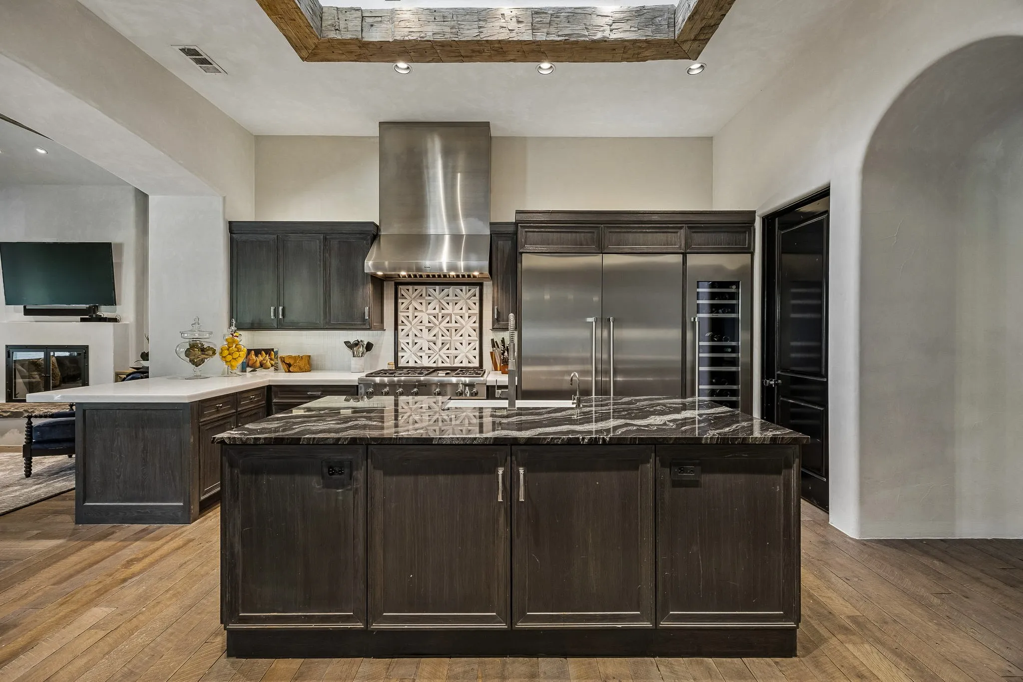 Single Family Residence For Sale in Dallas County , 6107 Northwood Road, Dallas, Texas 75225, 5 Bedroom, 6 Bathroom, 3 Garage spaces, 5,804 Sqft, built in 2018, mls#21385329, Real Estate Agent in Dallas, Homes For Sale in Dallas county, Homes For Sale in Dallas, Realtor in Dallas Texas, Real Estate Brokerage Independent Realty Texas, Luminita Cordes Realtor