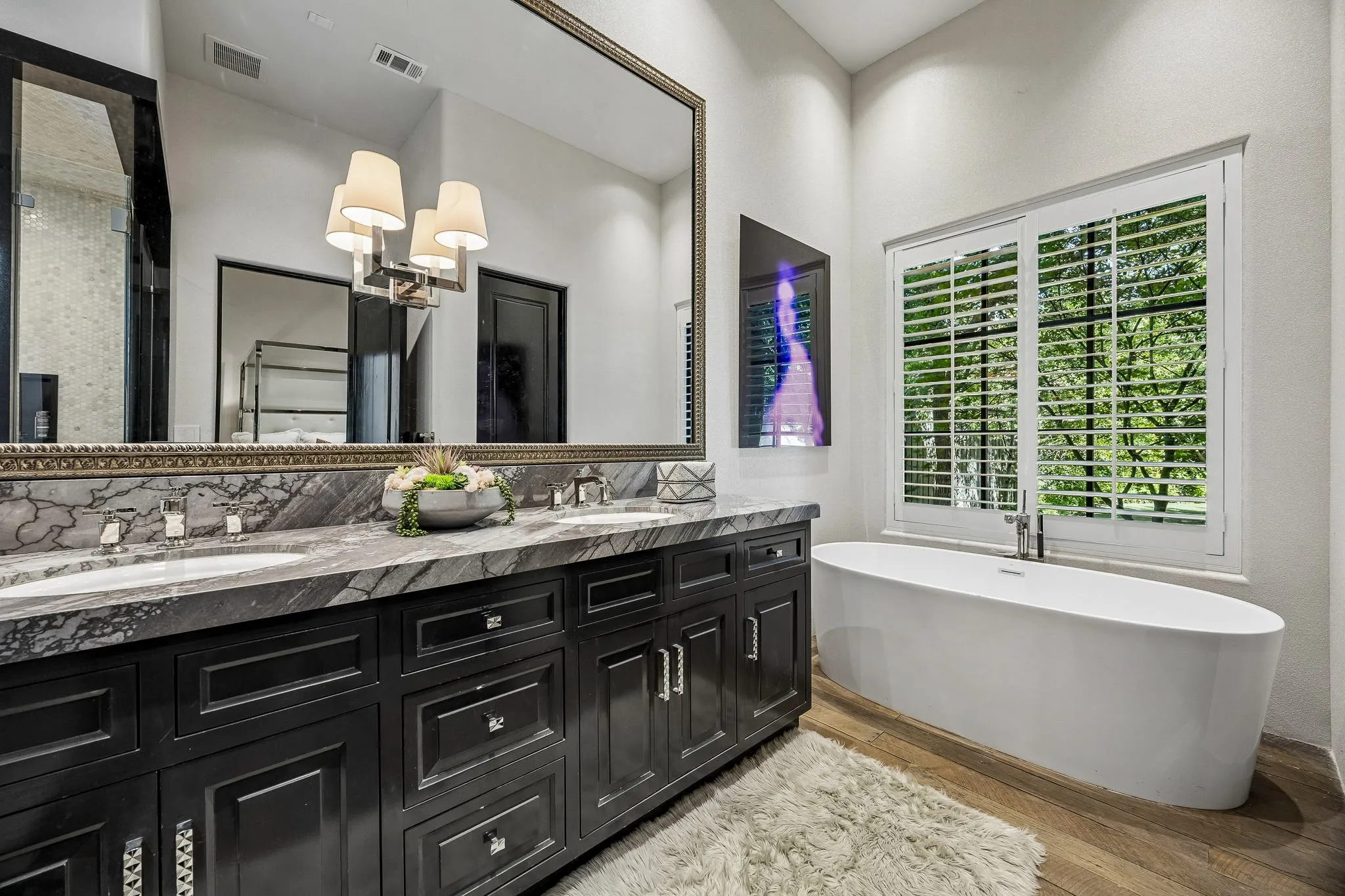 Single Family Residence For Sale in Dallas County , 6107 Northwood Road, Dallas, Texas 75225, 5 Bedroom, 6 Bathroom, 3 Garage spaces, 5,804 Sqft, built in 2018, mls#21385329, Real Estate Agent in Dallas, Homes For Sale in Dallas county, Homes For Sale in Dallas, Realtor in Dallas Texas, Real Estate Brokerage Independent Realty Texas, Luminita Cordes Realtor