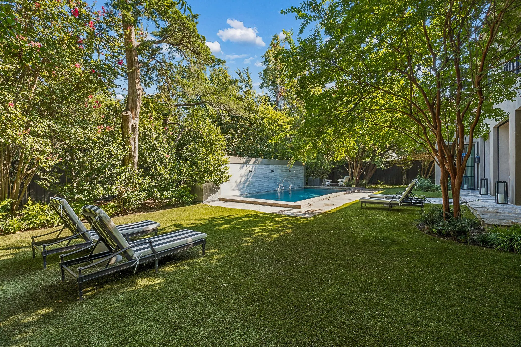 Single Family Residence For Sale in Dallas County , 6107 Northwood Road, Dallas, Texas 75225, 5 Bedroom, 6 Bathroom, 3 Garage spaces, 5,804 Sqft, built in 2018, mls#21385329, Real Estate Agent in Dallas, Homes For Sale in Dallas county, Homes For Sale in Dallas, Realtor in Dallas Texas, Real Estate Brokerage Independent Realty Texas, Luminita Cordes Realtor
