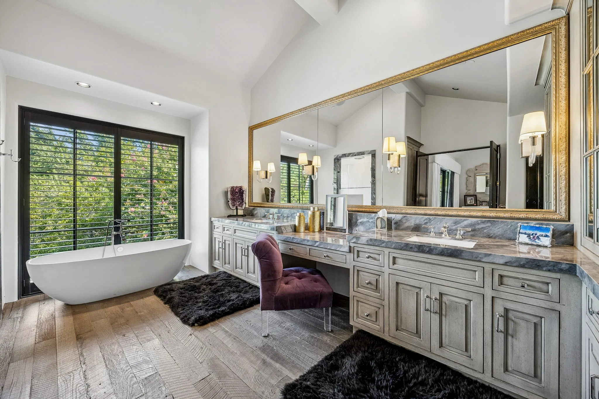 Single Family Residence For Sale in Dallas County , 6107 Northwood Road, Dallas, Texas 75225, 5 Bedroom, 6 Bathroom, 3 Garage spaces, 5,804 Sqft, built in 2018, mls#21385329, Real Estate Agent in Dallas, Homes For Sale in Dallas county, Homes For Sale in Dallas, Realtor in Dallas Texas, Real Estate Brokerage Independent Realty Texas, Luminita Cordes Realtor