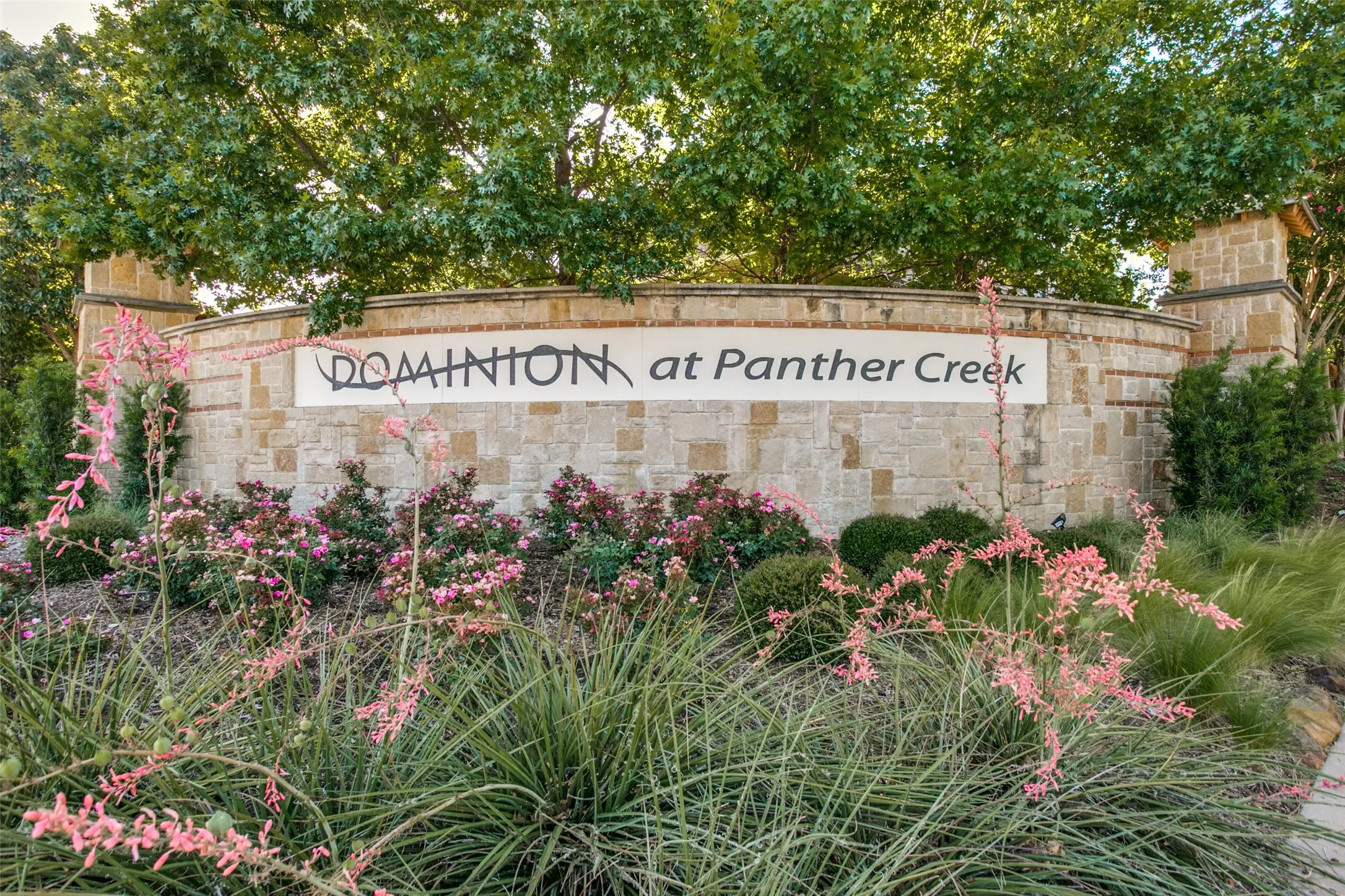 Welcome to Dominion at Panther Creek, a desirable Frisco community offering a convenient location near shopping, dining, parks, entertainment, and highly sought-after Frisco ISD schools.