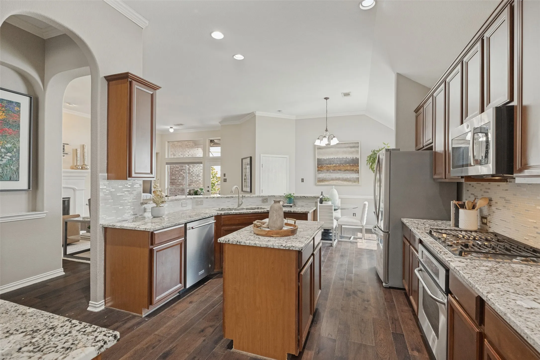 Single Family Residence For Sale in Collin County , 10796 Astoria Drive, Frisco, Texas 75035, 3 Bedroom, 3 Bathroom, 2 Garage spaces, 2,645 Sqft, built in 2006, mls#21384784, Real Estate Agent in Frisco, Homes For Sale in Collin county, Homes For Sale in Frisco, Realtor in Frisco Texas, Real Estate Brokerage Independent Realty Texas, Luminita Cordes Realtor