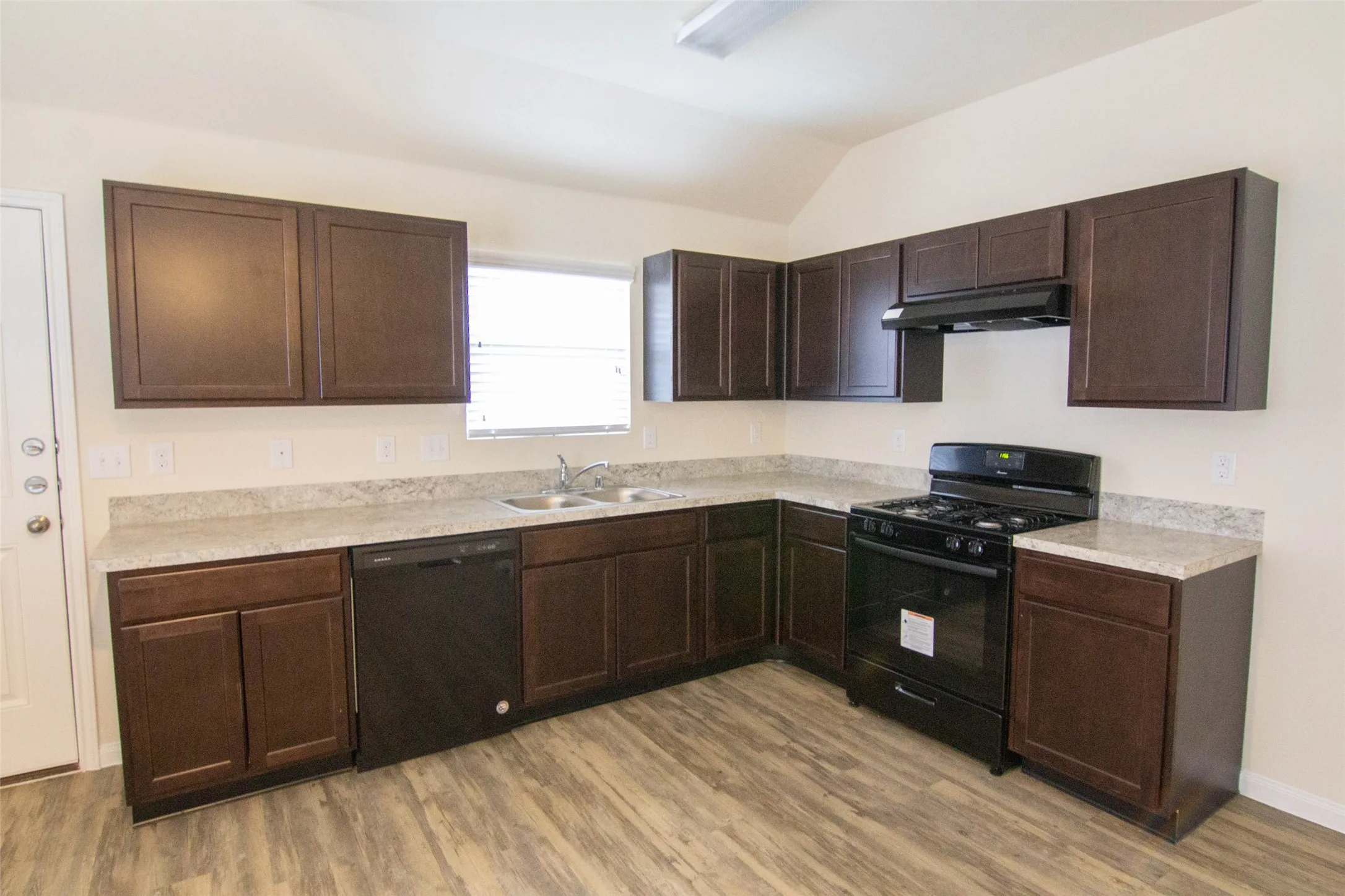 Single Family Residence For Rent in Tarrant County , 4001 Bonita Springs Drive, Fort Worth, Texas 76123, 3 Bedroom, 2 Bathroom, 2 Garage spaces, 1,398 Sqft, built in 2015, mls#21387480, Real Estate Agent in Fort Worth, Homes For Rent in Tarrant county, Homes For Rent in Fort Worth, Realtor in Fort Worth Texas, Real Estate Brokerage Independent Realty Texas, Luminita Cordes Realtor