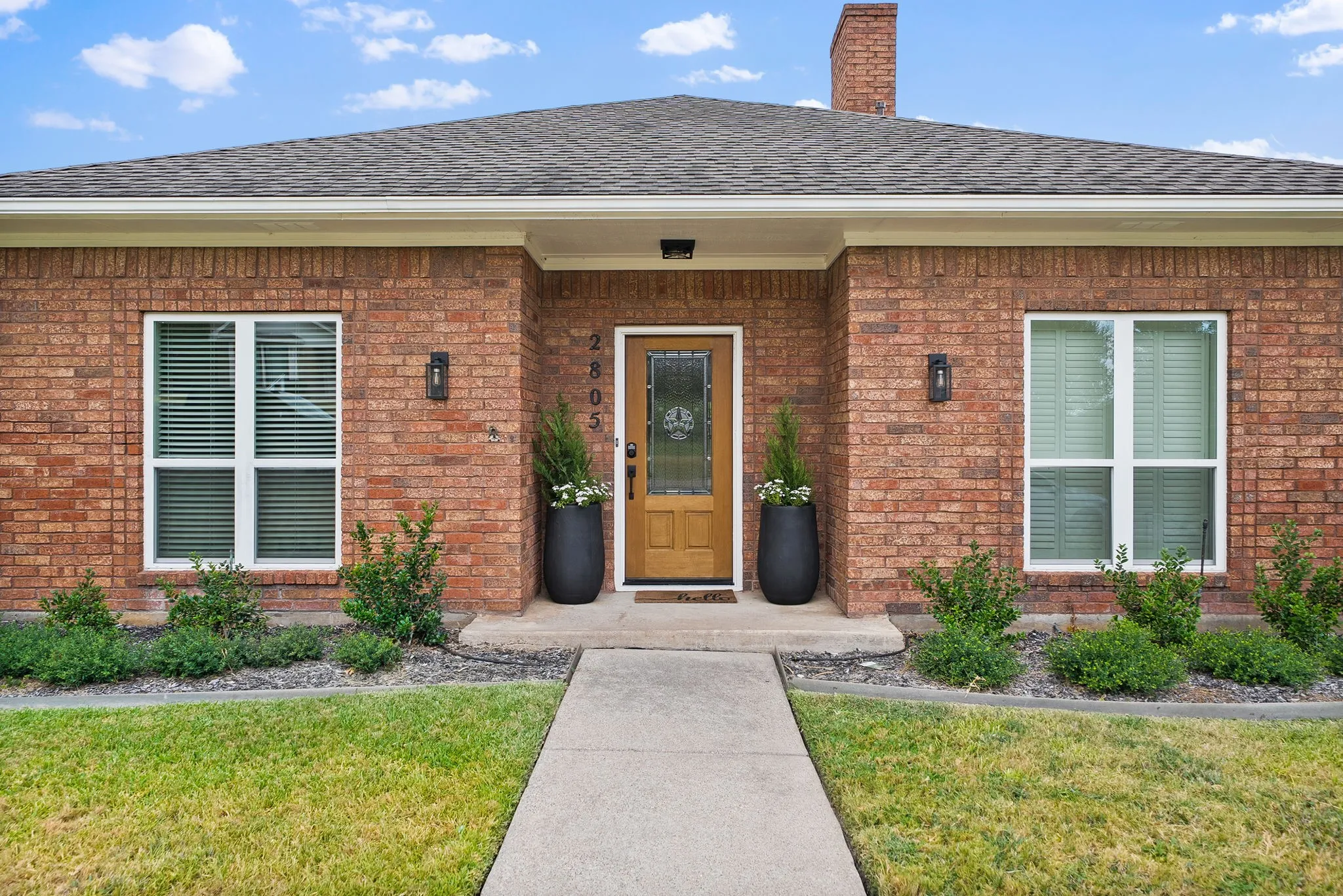 Single Family Residence For Sale in Dallas County , 2805 Colleen Drive, Garland, Texas 75043, 4 Bedroom, 3 Bathroom, 2 Garage spaces, 2,592 Sqft, built in 1981, mls#21382249, Real Estate Agent in Garland, Homes For Sale in Dallas county, Homes For Sale in Garland, Realtor in Garland Texas, Real Estate Brokerage Independent Realty Texas, Luminita Cordes Realtor