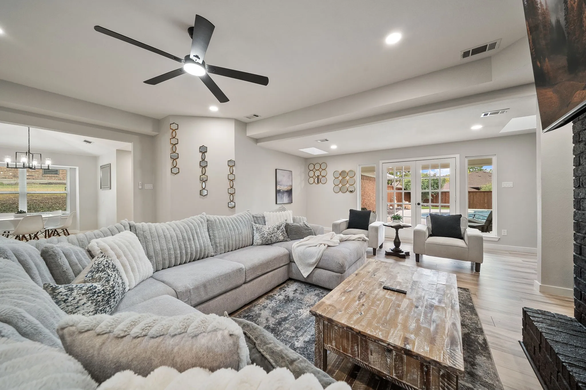 Single Family Residence For Sale in Dallas County , 2805 Colleen Drive, Garland, Texas 75043, 4 Bedroom, 3 Bathroom, 2 Garage spaces, 2,592 Sqft, built in 1981, mls#21382249, Real Estate Agent in Garland, Homes For Sale in Dallas county, Homes For Sale in Garland, Realtor in Garland Texas, Real Estate Brokerage Independent Realty Texas, Luminita Cordes Realtor