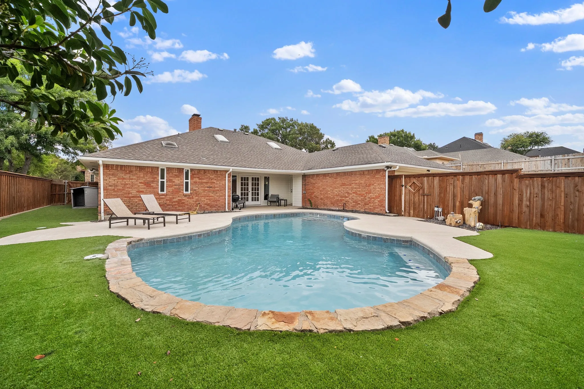 Single Family Residence For Sale in Dallas County , 2805 Colleen Drive, Garland, Texas 75043, 4 Bedroom, 3 Bathroom, 2 Garage spaces, 2,592 Sqft, built in 1981, mls#21382249, Real Estate Agent in Garland, Homes For Sale in Dallas county, Homes For Sale in Garland, Realtor in Garland Texas, Real Estate Brokerage Independent Realty Texas, Luminita Cordes Realtor