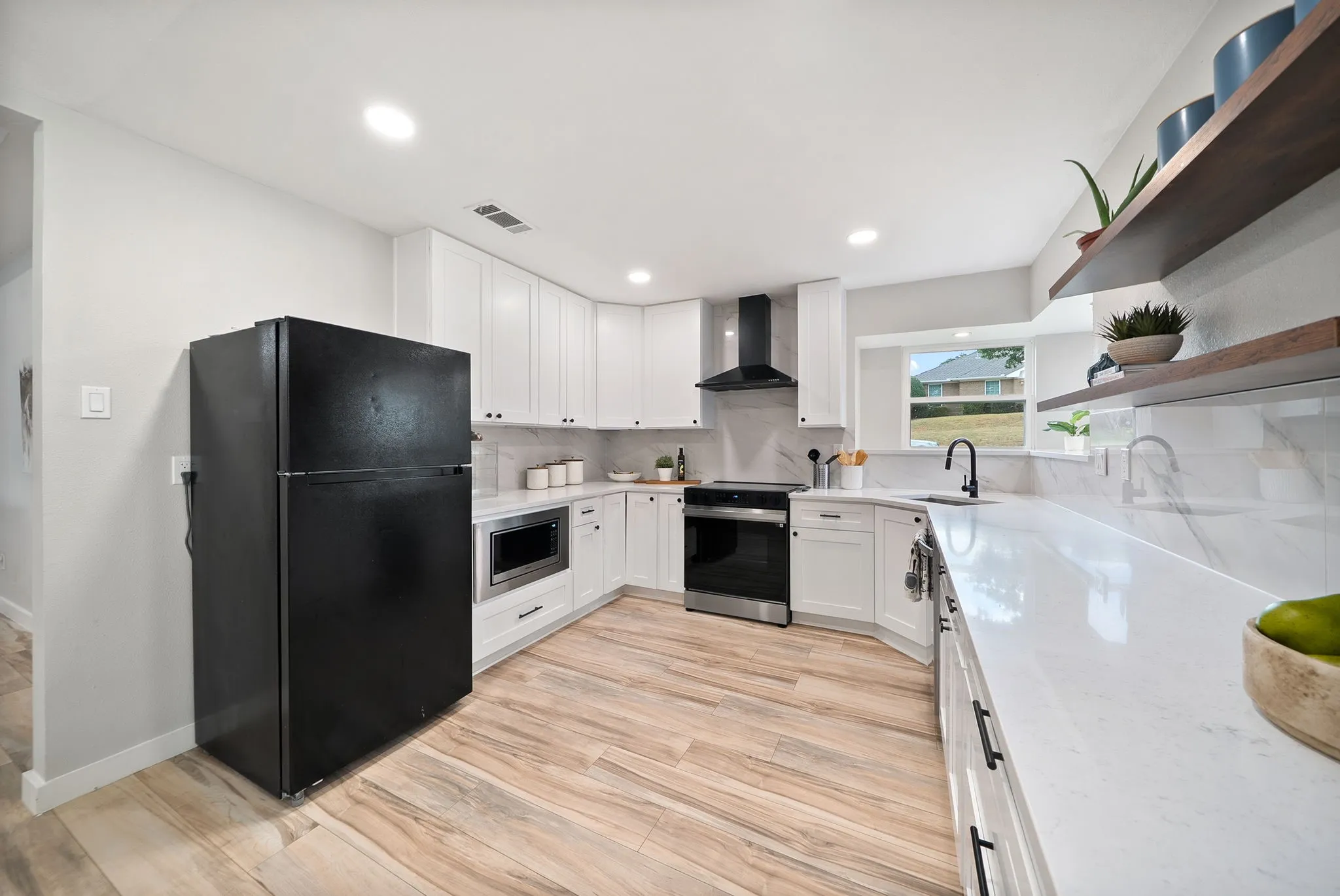 Single Family Residence For Sale in Dallas County , 2805 Colleen Drive, Garland, Texas 75043, 4 Bedroom, 3 Bathroom, 2 Garage spaces, 2,592 Sqft, built in 1981, mls#21382249, Real Estate Agent in Garland, Homes For Sale in Dallas county, Homes For Sale in Garland, Realtor in Garland Texas, Real Estate Brokerage Independent Realty Texas, Luminita Cordes Realtor