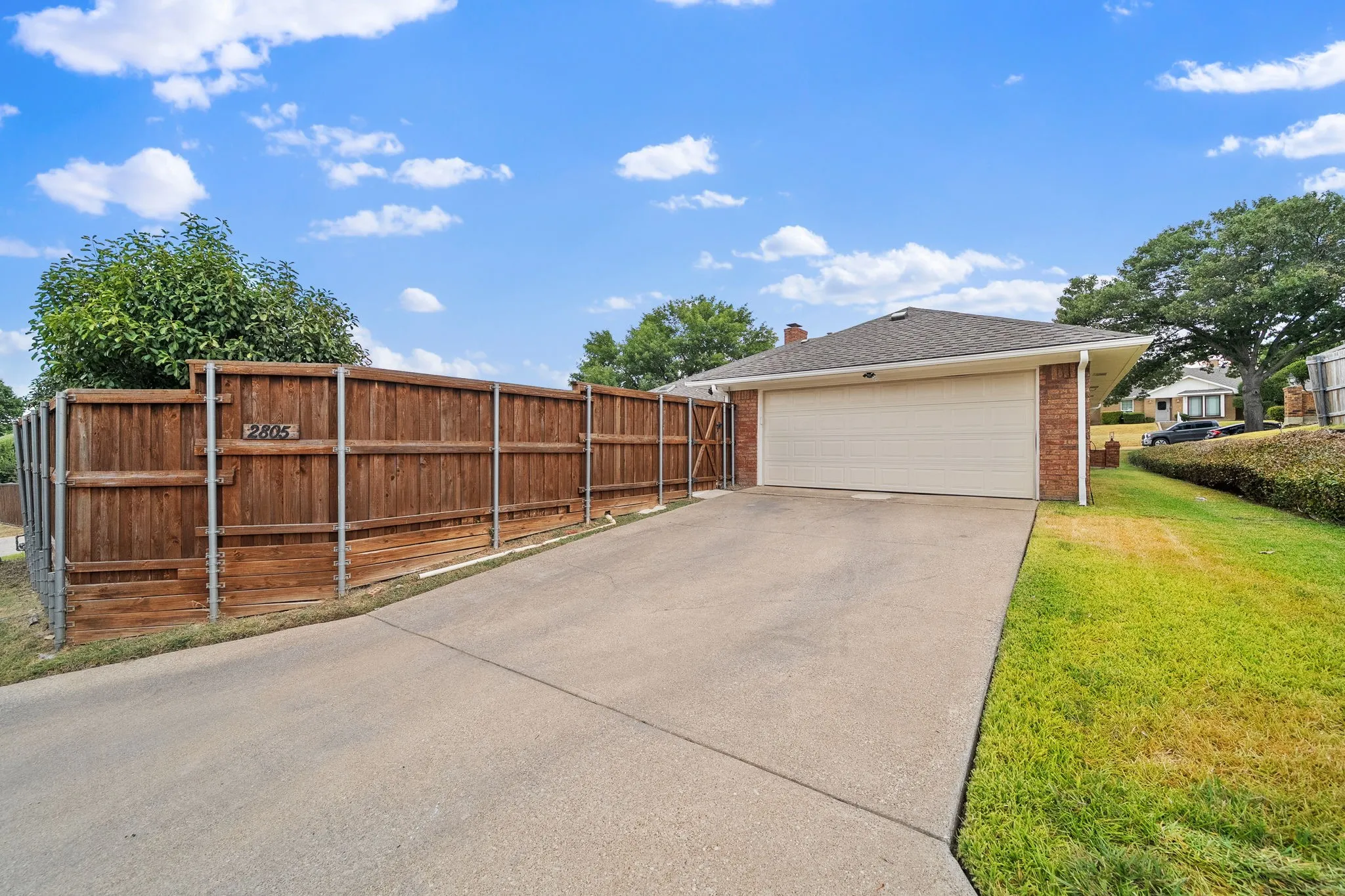 Single Family Residence For Sale in Dallas County , 2805 Colleen Drive, Garland, Texas 75043, 4 Bedroom, 3 Bathroom, 2 Garage spaces, 2,592 Sqft, built in 1981, mls#21382249, Real Estate Agent in Garland, Homes For Sale in Dallas county, Homes For Sale in Garland, Realtor in Garland Texas, Real Estate Brokerage Independent Realty Texas, Luminita Cordes Realtor
