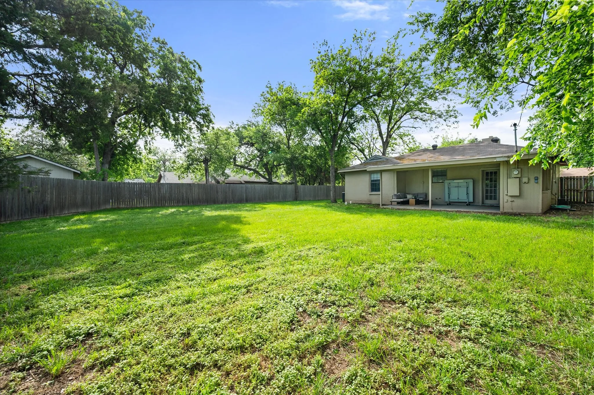 Single Family Residence For Sale in Tarrant County , 3458 Suffolk Drive, Fort Worth, Texas 76109, 3 Bedroom, 2 Bathroom, Garage spaces, 1,266 Sqft, built in 1948, mls#21387171, Real Estate Agent in Fort Worth, Homes For Sale in Tarrant county, Homes For Sale in Fort Worth, Realtor in Fort Worth Texas, Real Estate Brokerage Independent Realty Texas, Luminita Cordes Realtor