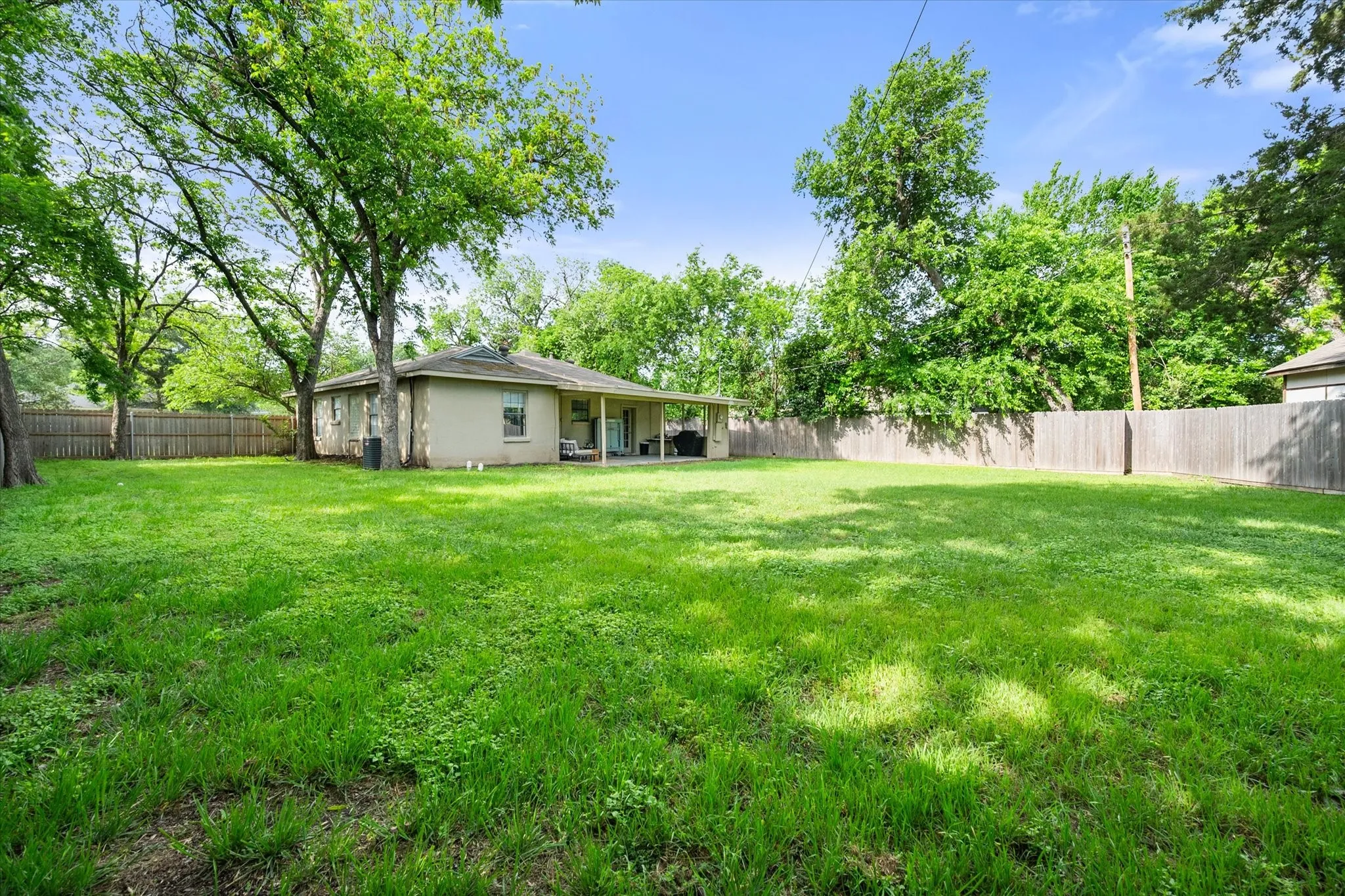 Single Family Residence For Sale in Tarrant County , 3458 Suffolk Drive, Fort Worth, Texas 76109, 3 Bedroom, 2 Bathroom, Garage spaces, 1,266 Sqft, built in 1948, mls#21387171, Real Estate Agent in Fort Worth, Homes For Sale in Tarrant county, Homes For Sale in Fort Worth, Realtor in Fort Worth Texas, Real Estate Brokerage Independent Realty Texas, Luminita Cordes Realtor