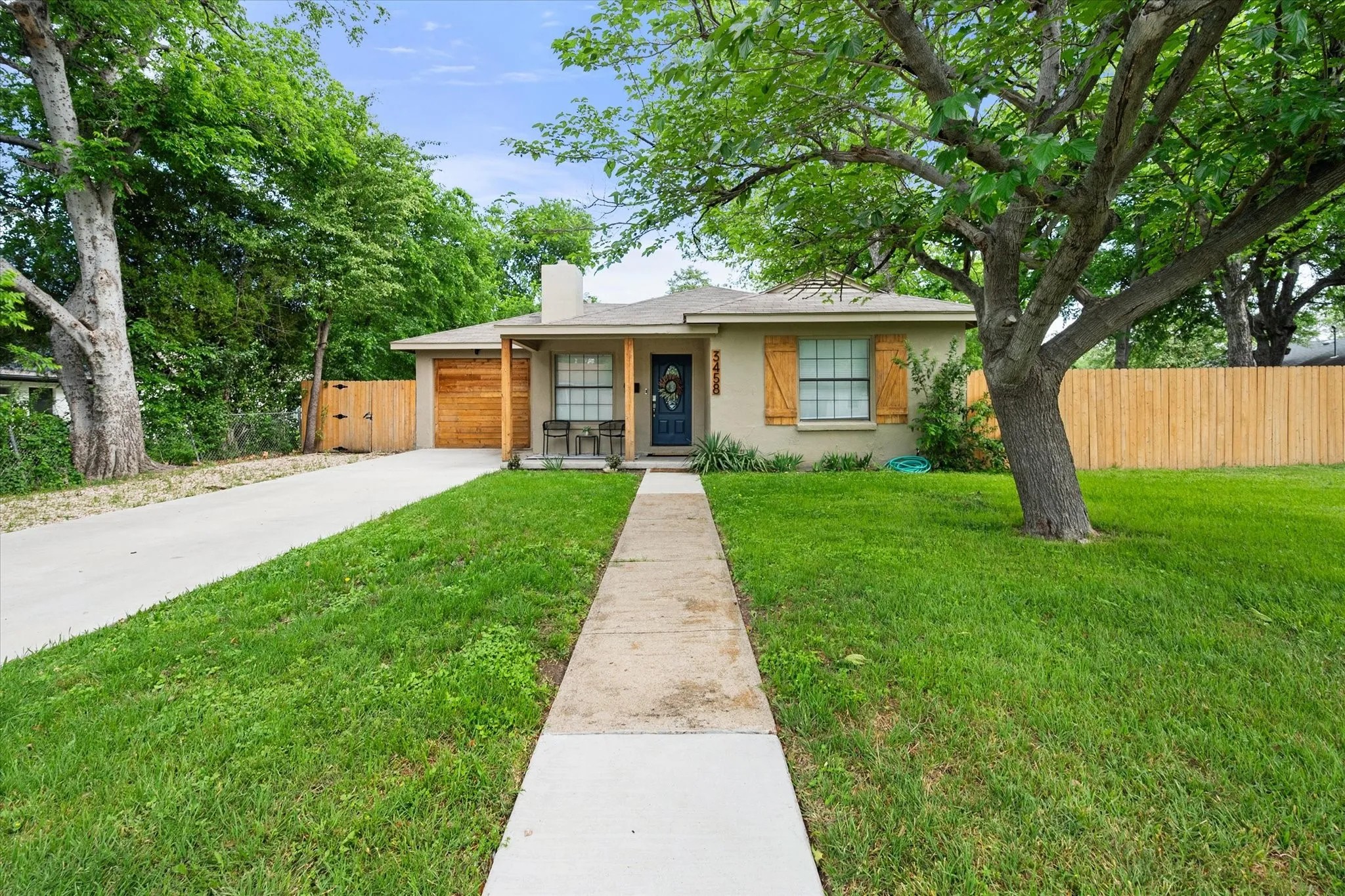 Single Family Residence For Sale in Tarrant County , 3458 Suffolk Drive, Fort Worth, Texas 76109, 3 Bedroom, 2 Bathroom, Garage spaces, 1,266 Sqft, built in 1948, mls#21387171, Real Estate Agent in Fort Worth, Homes For Sale in Tarrant county, Homes For Sale in Fort Worth, Realtor in Fort Worth Texas, Real Estate Brokerage Independent Realty Texas, Luminita Cordes Realtor