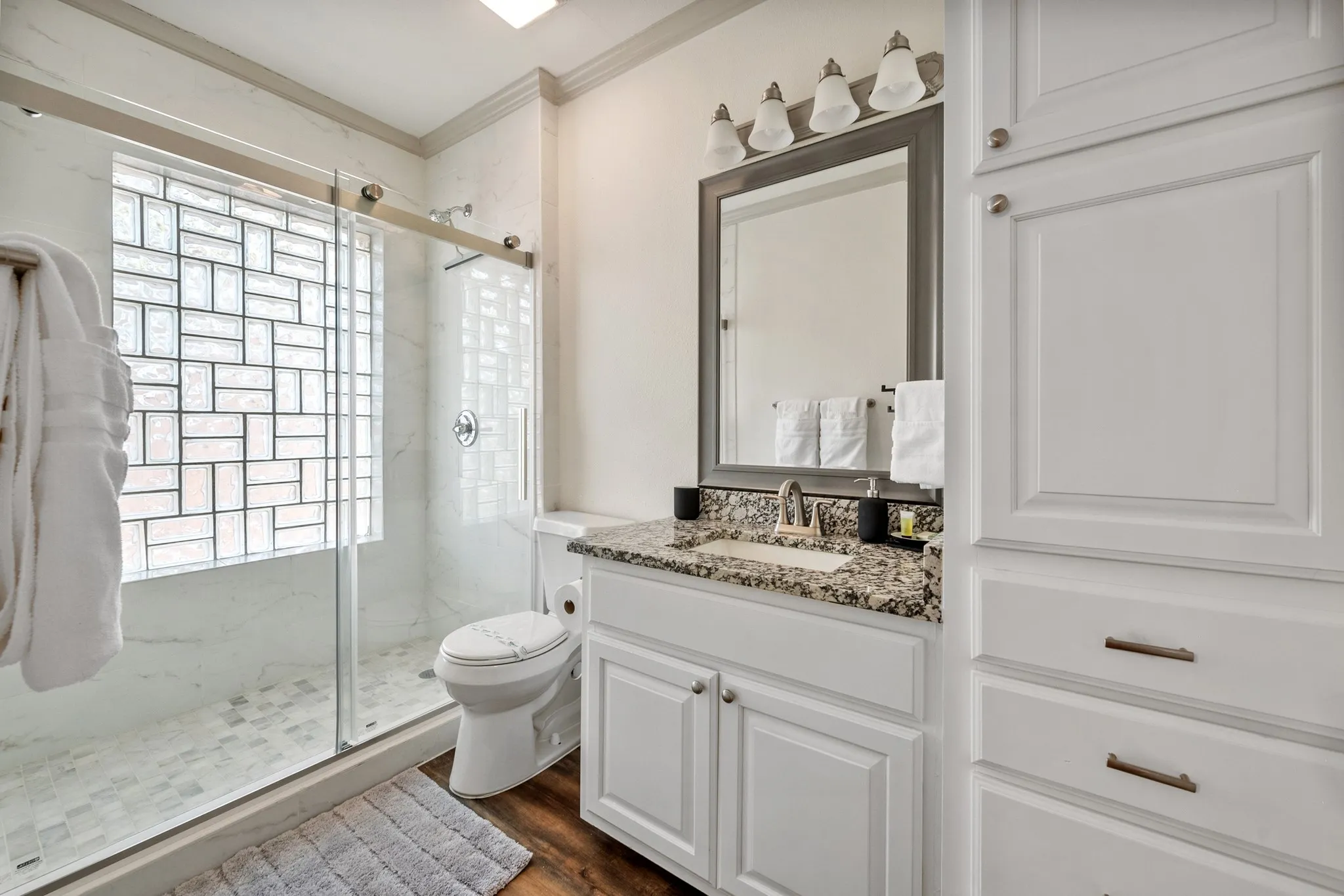 Single Family Residence For Sale in Tarrant County , 3458 Suffolk Drive, Fort Worth, Texas 76109, 3 Bedroom, 2 Bathroom, Garage spaces, 1,266 Sqft, built in 1948, mls#21387171, Real Estate Agent in Fort Worth, Homes For Sale in Tarrant county, Homes For Sale in Fort Worth, Realtor in Fort Worth Texas, Real Estate Brokerage Independent Realty Texas, Luminita Cordes Realtor