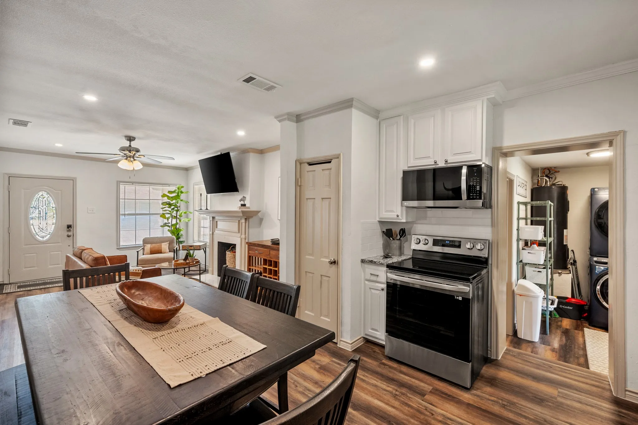 Single Family Residence For Sale in Tarrant County , 3458 Suffolk Drive, Fort Worth, Texas 76109, 3 Bedroom, 2 Bathroom, Garage spaces, 1,266 Sqft, built in 1948, mls#21387171, Real Estate Agent in Fort Worth, Homes For Sale in Tarrant county, Homes For Sale in Fort Worth, Realtor in Fort Worth Texas, Real Estate Brokerage Independent Realty Texas, Luminita Cordes Realtor