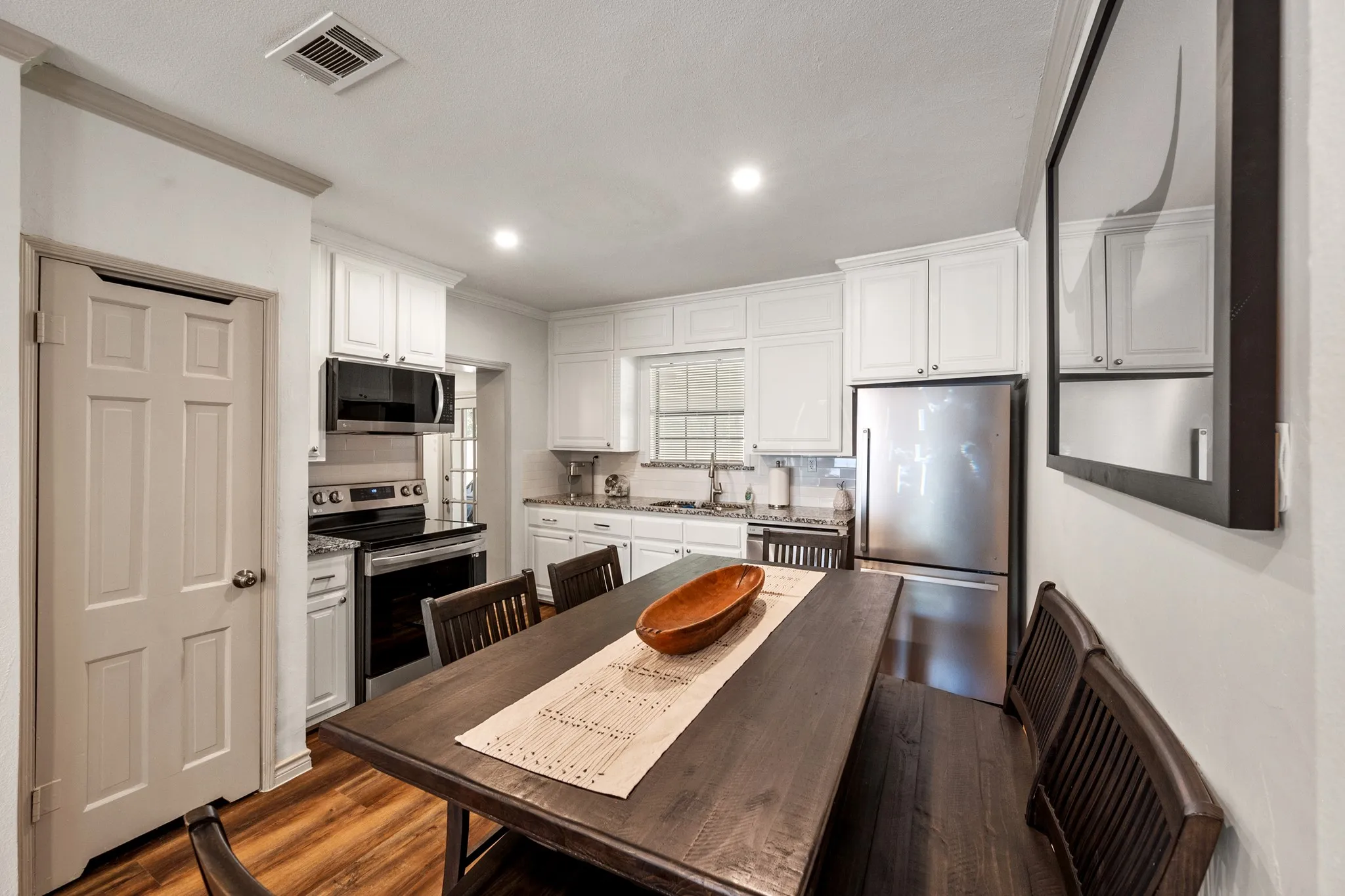 Single Family Residence For Sale in Tarrant County , 3458 Suffolk Drive, Fort Worth, Texas 76109, 3 Bedroom, 2 Bathroom, Garage spaces, 1,266 Sqft, built in 1948, mls#21387171, Real Estate Agent in Fort Worth, Homes For Sale in Tarrant county, Homes For Sale in Fort Worth, Realtor in Fort Worth Texas, Real Estate Brokerage Independent Realty Texas, Luminita Cordes Realtor