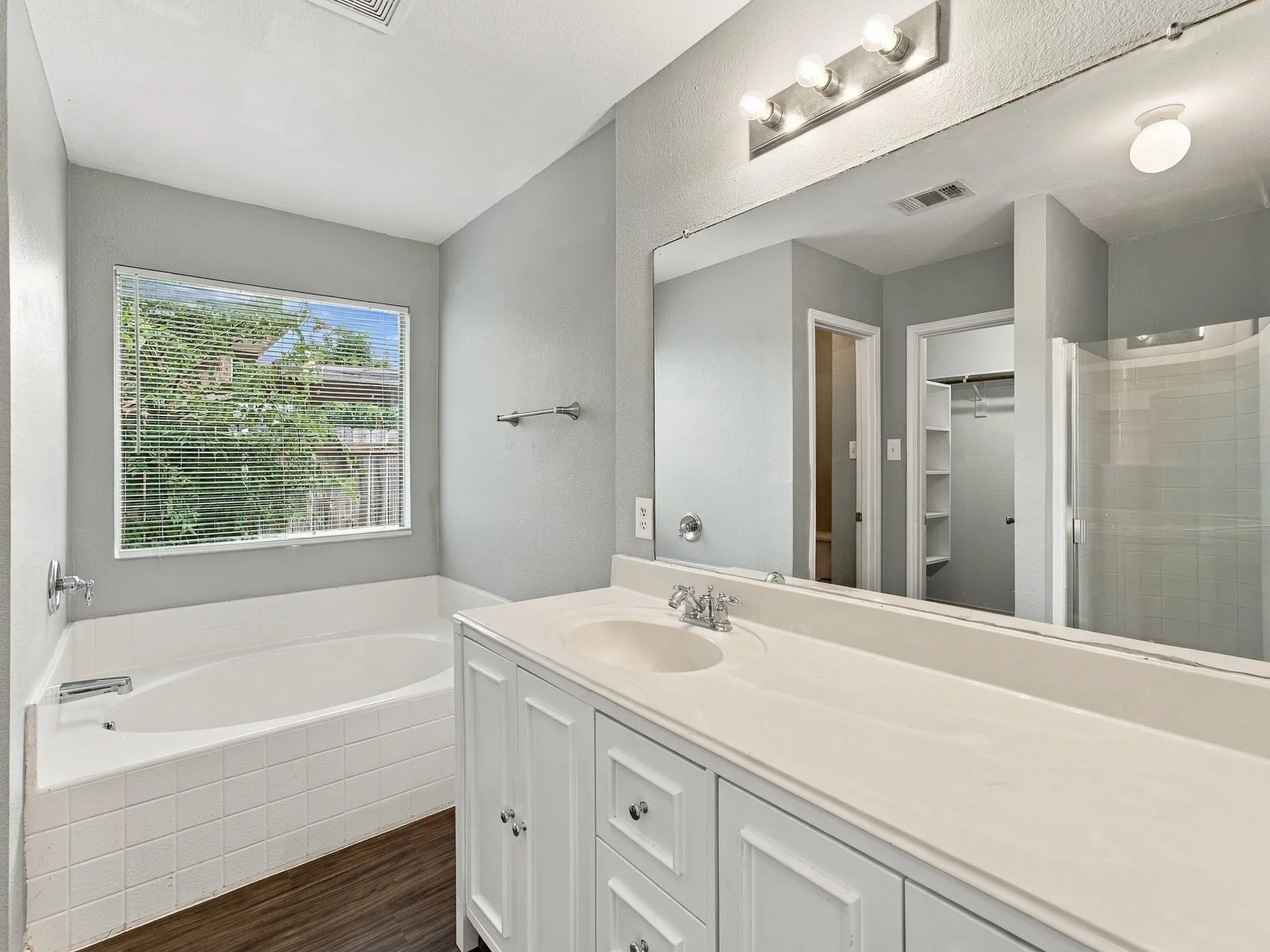 Single Family Residence For Rent in Tarrant County , 5820 Show Master Lane, Fort Worth, Texas 76179, 3 Bedroom, 2 Bathroom, 2 Garage spaces, 1,820 Sqft, built in 2005, mls#21385764, Real Estate Agent in Fort Worth, Homes For Rent in Tarrant county, Homes For Rent in Fort Worth, Realtor in Fort Worth Texas, Real Estate Brokerage Independent Realty Texas, Luminita Cordes Realtor