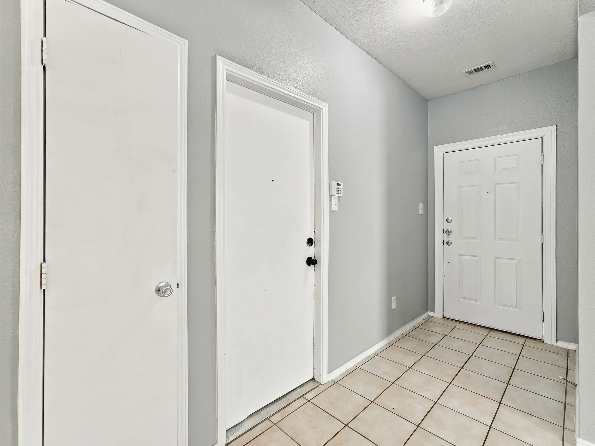 Single Family Residence For Rent in Tarrant County , 5820 Show Master Lane, Fort Worth, Texas 76179, 3 Bedroom, 2 Bathroom, 2 Garage spaces, 1,820 Sqft, built in 2005, mls#21385764, Real Estate Agent in Fort Worth, Homes For Rent in Tarrant county, Homes For Rent in Fort Worth, Realtor in Fort Worth Texas, Real Estate Brokerage Independent Realty Texas, Luminita Cordes Realtor