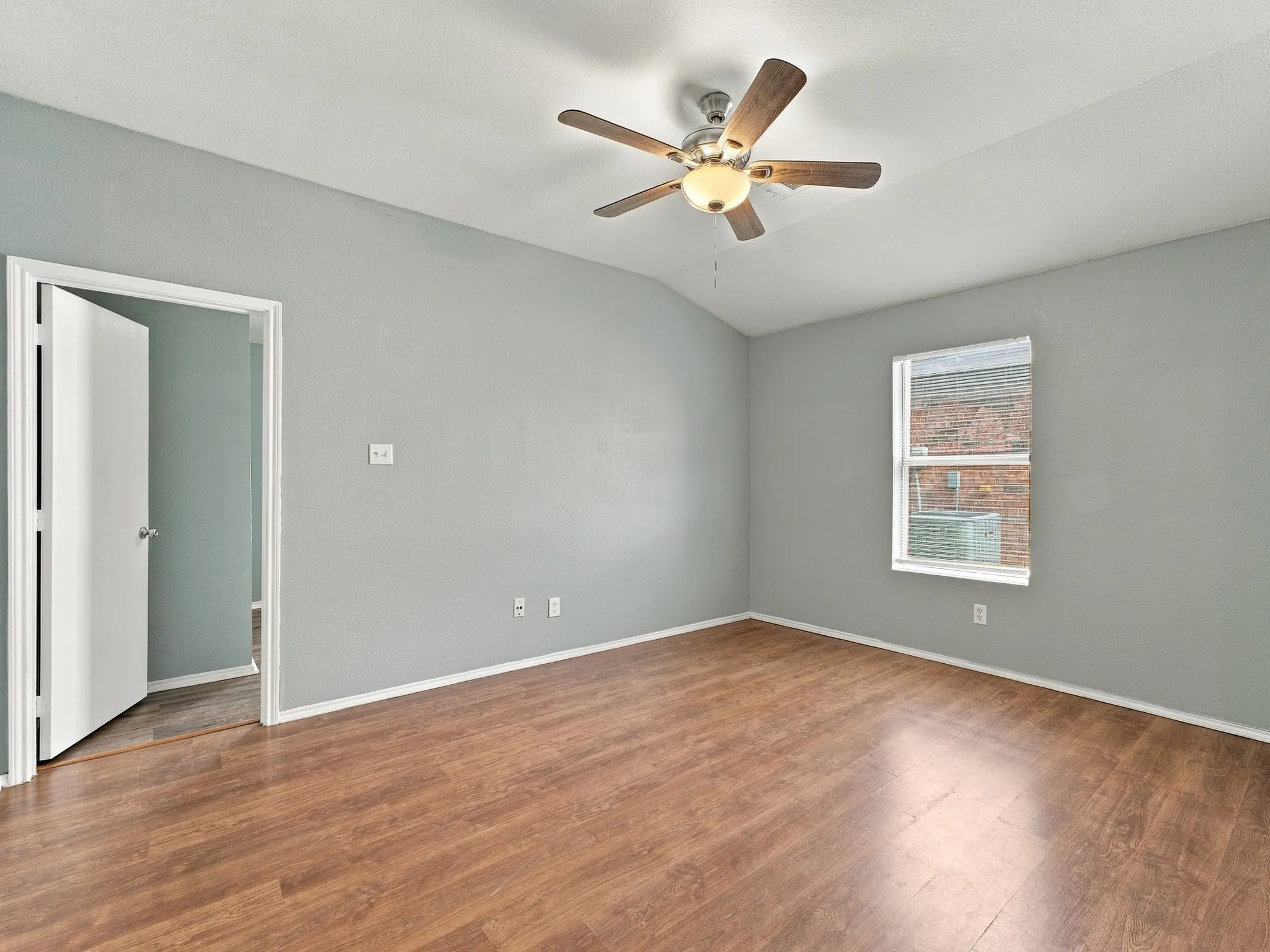 Single Family Residence For Rent in Tarrant County , 5820 Show Master Lane, Fort Worth, Texas 76179, 3 Bedroom, 2 Bathroom, 2 Garage spaces, 1,820 Sqft, built in 2005, mls#21385764, Real Estate Agent in Fort Worth, Homes For Rent in Tarrant county, Homes For Rent in Fort Worth, Realtor in Fort Worth Texas, Real Estate Brokerage Independent Realty Texas, Luminita Cordes Realtor