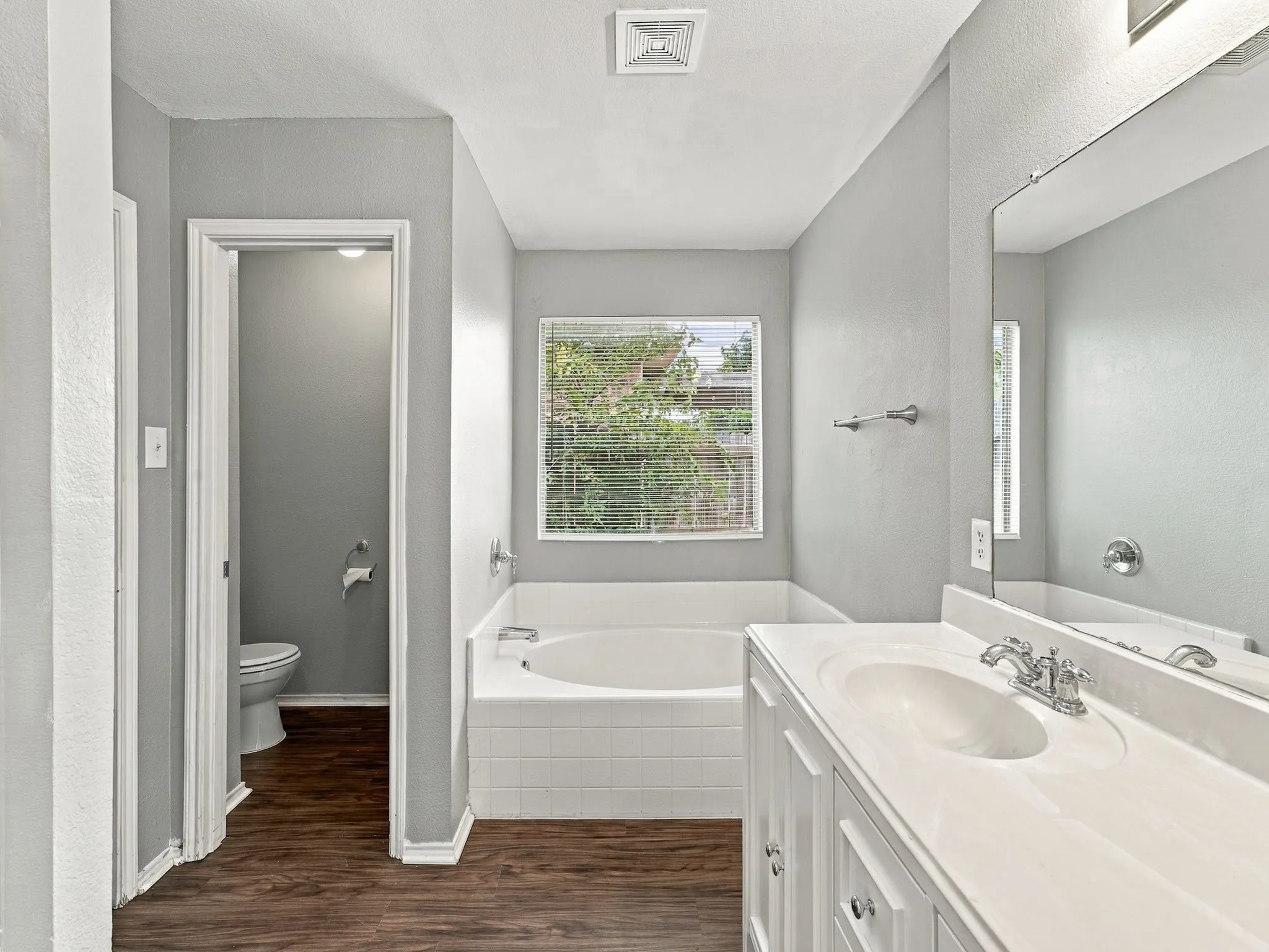 Single Family Residence For Rent in Tarrant County , 5820 Show Master Lane, Fort Worth, Texas 76179, 3 Bedroom, 2 Bathroom, 2 Garage spaces, 1,820 Sqft, built in 2005, mls#21385764, Real Estate Agent in Fort Worth, Homes For Rent in Tarrant county, Homes For Rent in Fort Worth, Realtor in Fort Worth Texas, Real Estate Brokerage Independent Realty Texas, Luminita Cordes Realtor