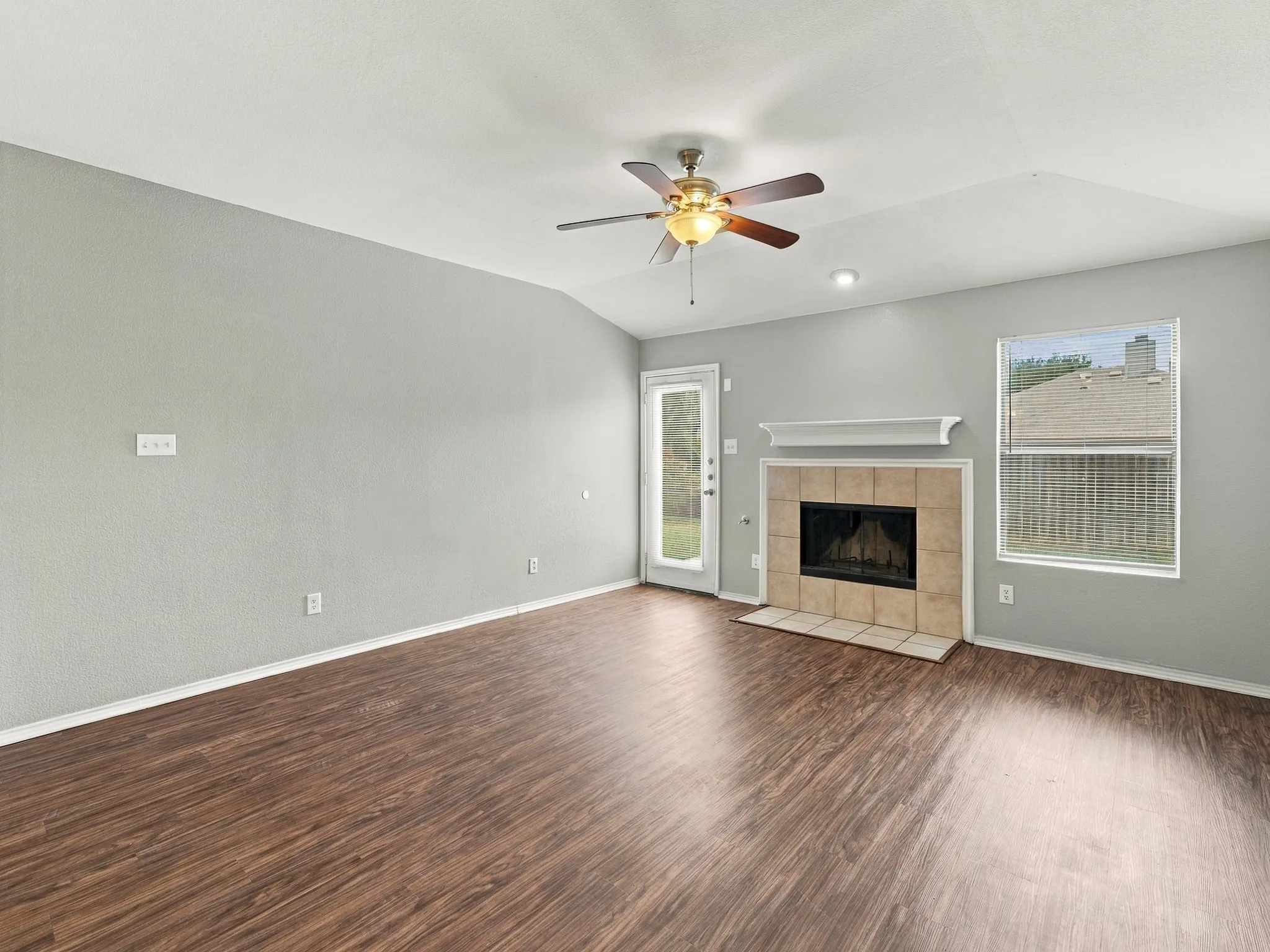 Single Family Residence For Rent in Tarrant County , 5820 Show Master Lane, Fort Worth, Texas 76179, 3 Bedroom, 2 Bathroom, 2 Garage spaces, 1,820 Sqft, built in 2005, mls#21385764, Real Estate Agent in Fort Worth, Homes For Rent in Tarrant county, Homes For Rent in Fort Worth, Realtor in Fort Worth Texas, Real Estate Brokerage Independent Realty Texas, Luminita Cordes Realtor