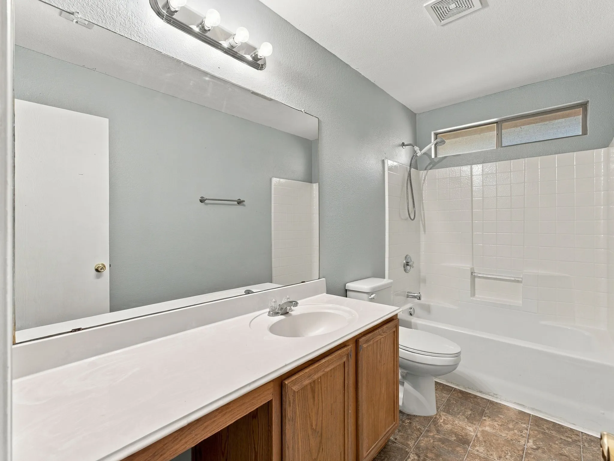 Single Family Residence For Rent in Tarrant County , 5820 Show Master Lane, Fort Worth, Texas 76179, 3 Bedroom, 2 Bathroom, 2 Garage spaces, 1,820 Sqft, built in 2005, mls#21385764, Real Estate Agent in Fort Worth, Homes For Rent in Tarrant county, Homes For Rent in Fort Worth, Realtor in Fort Worth Texas, Real Estate Brokerage Independent Realty Texas, Luminita Cordes Realtor